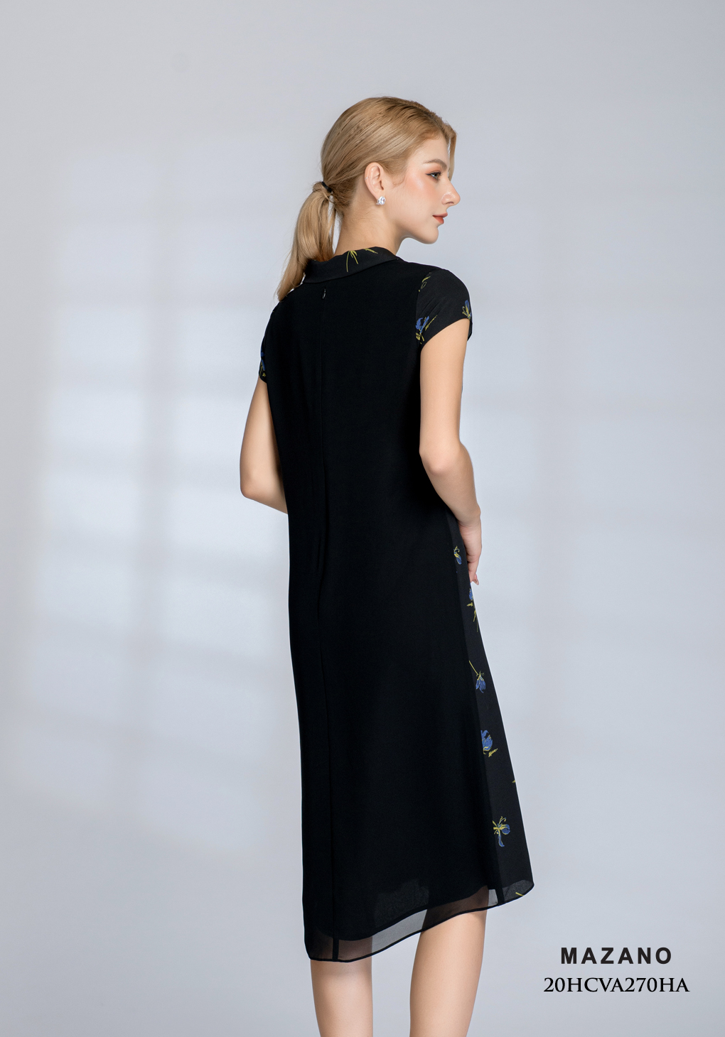 Đầm đen họa tiết hoa xanh_thumbnail_3