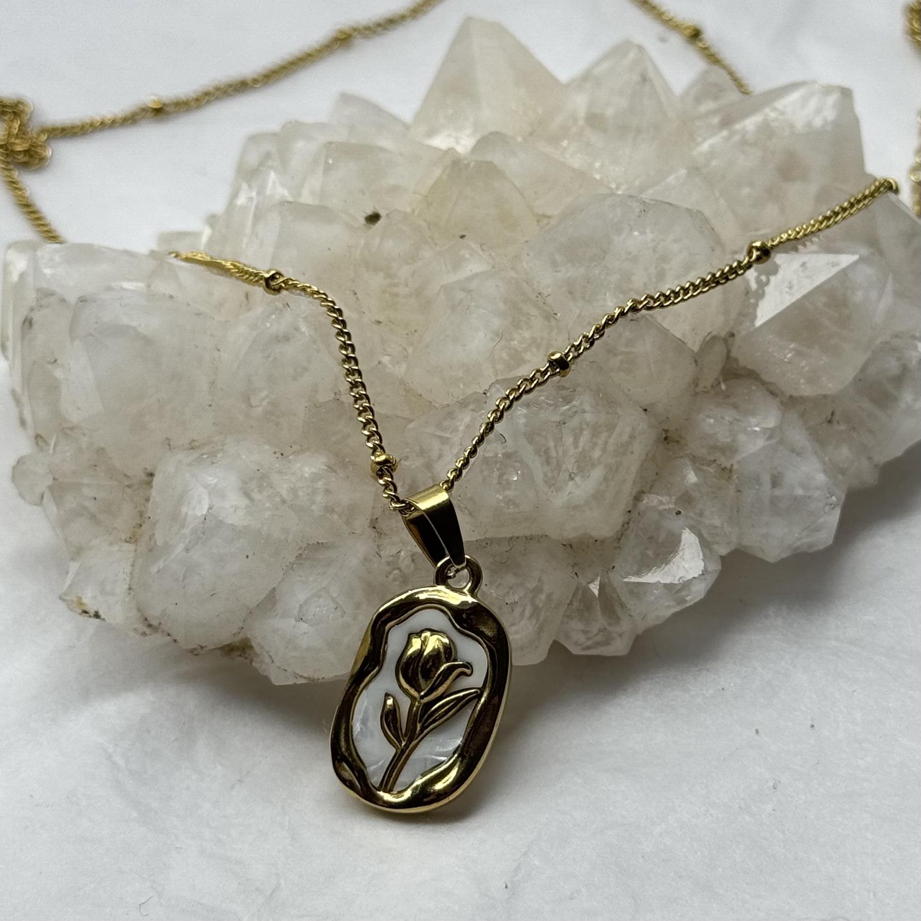 vòng cổ titan vàng charm chữ nhật khắc hoa cổ điển 