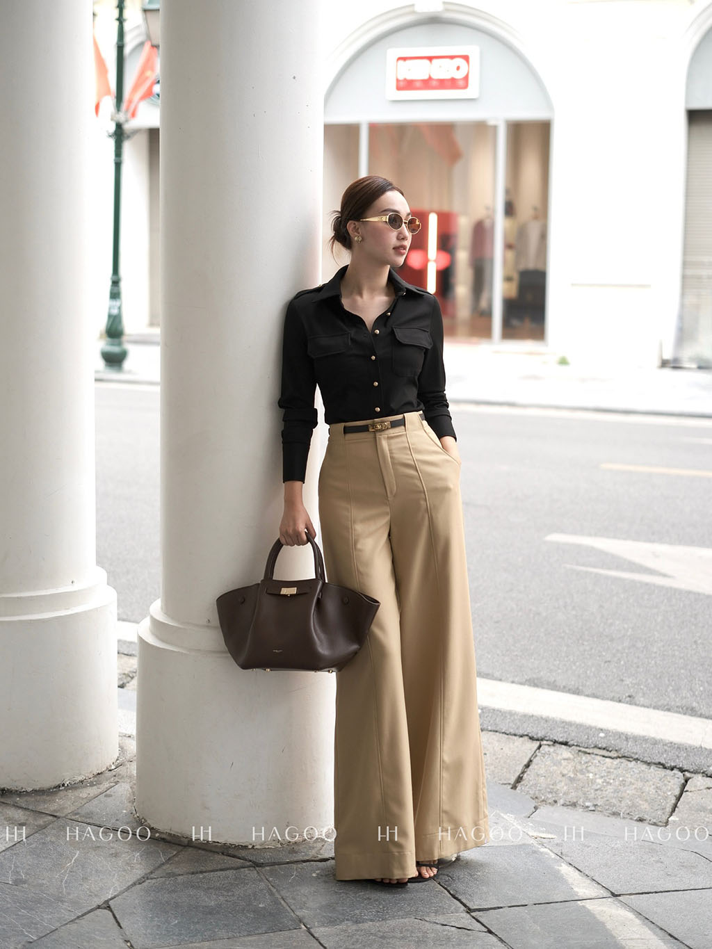 Thiết kế đỉa liền thân tinh tế tôn vòng eo, tạo đường dánh thanh mảnh và cuốn hút