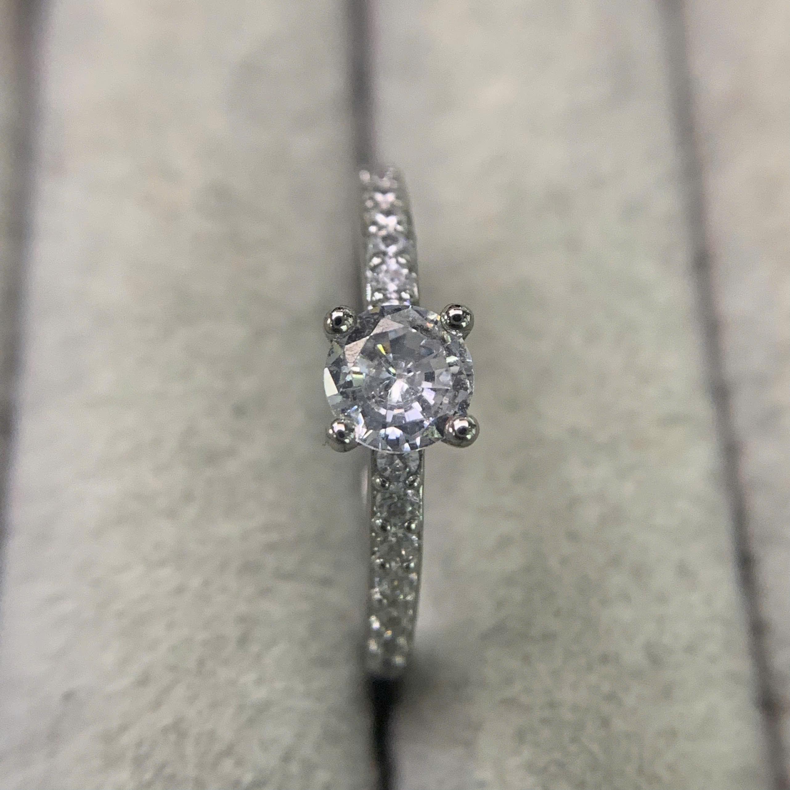 nhẫn kiểu titan viền kim cương đính đá nhỏ 6_thumbnail_2