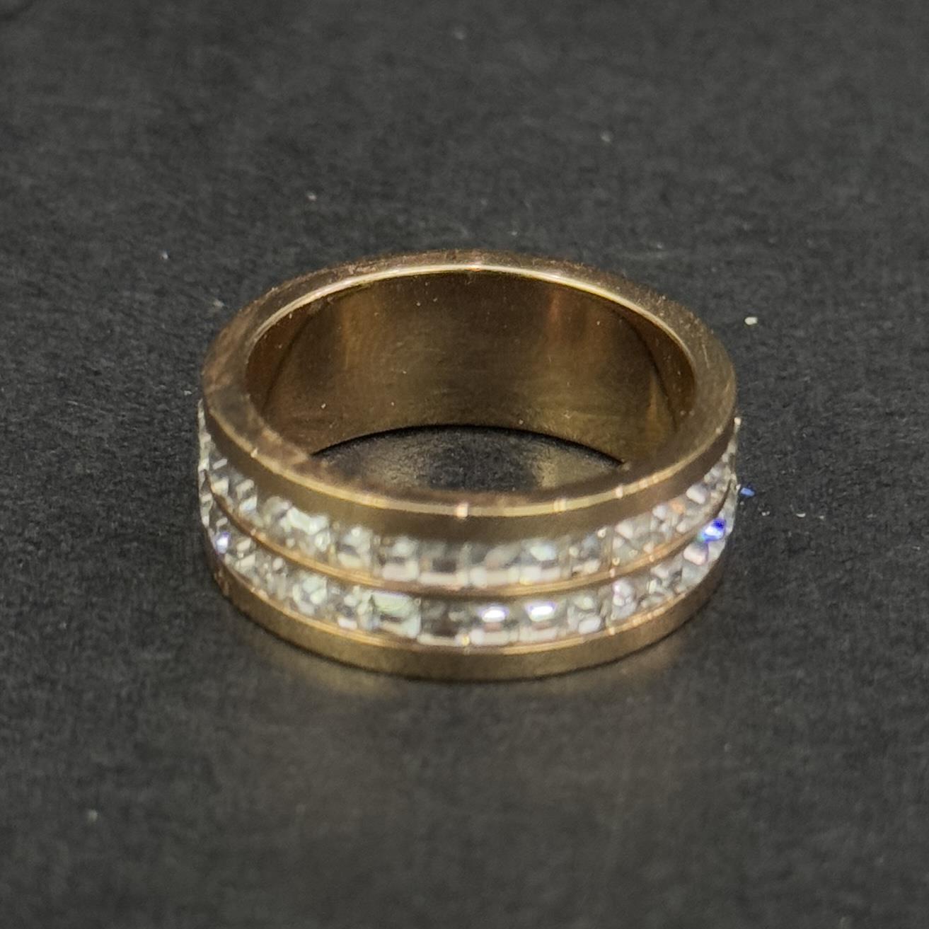 Nhẫn kiểu titan 2 hàng đá vàng size 8._thumbnail_3