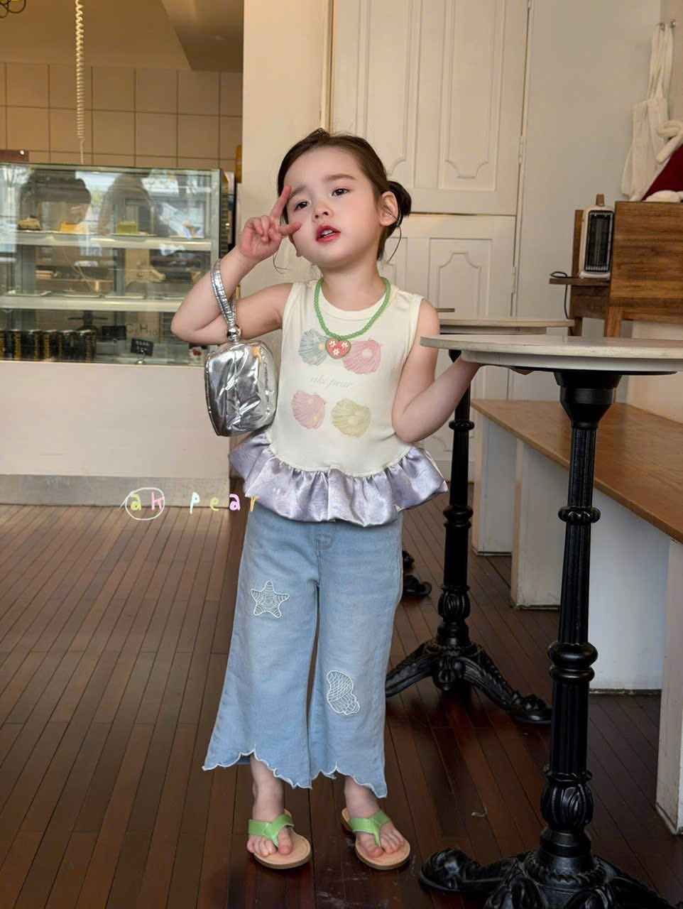 AK14 - Áo thun sát nách viền bèo lụa hoạ tiết so hãng AK Pear_thumbnail_0