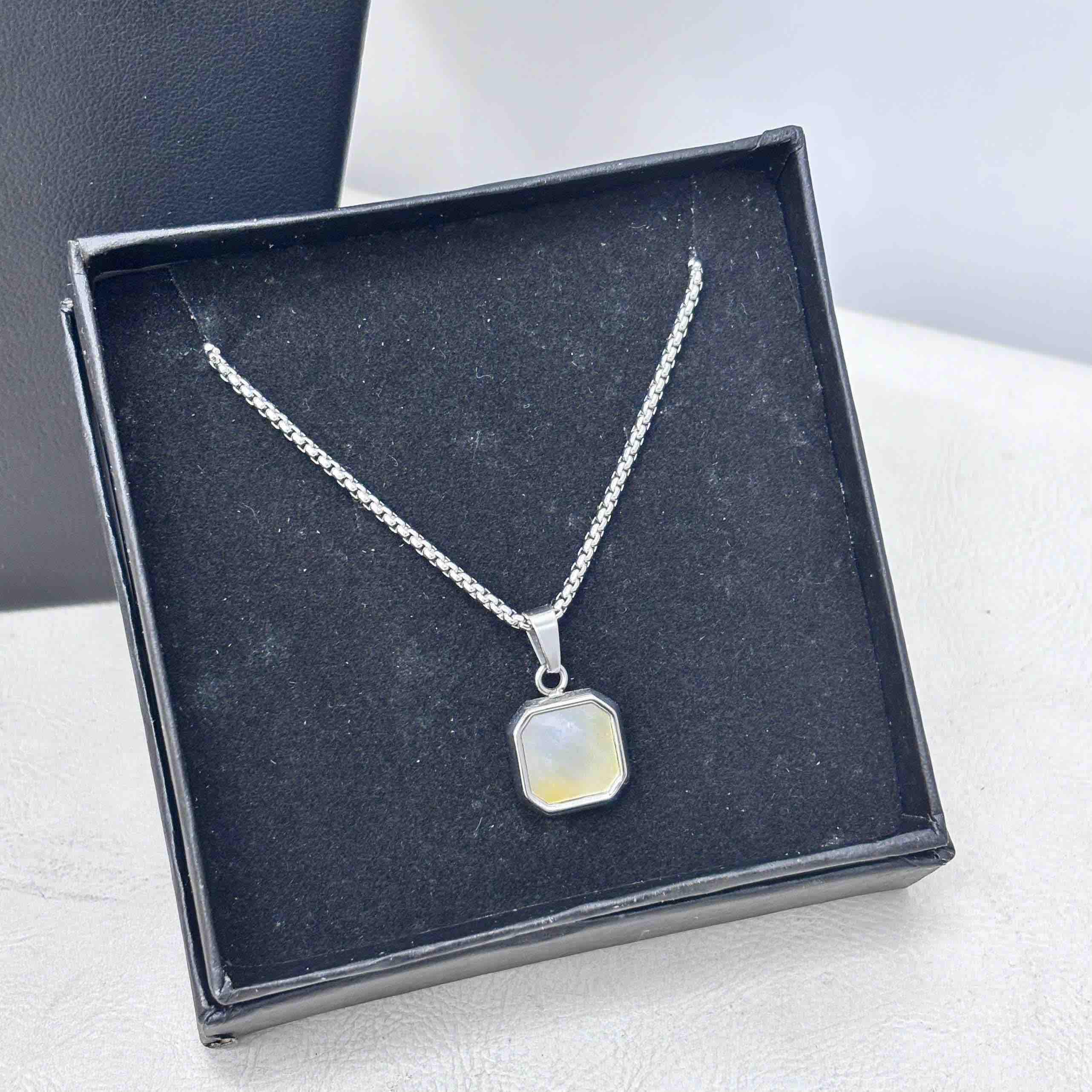 vòng cổ titan xích bi charm mặt vuông đá mắt hổ tráng men xà cừ 