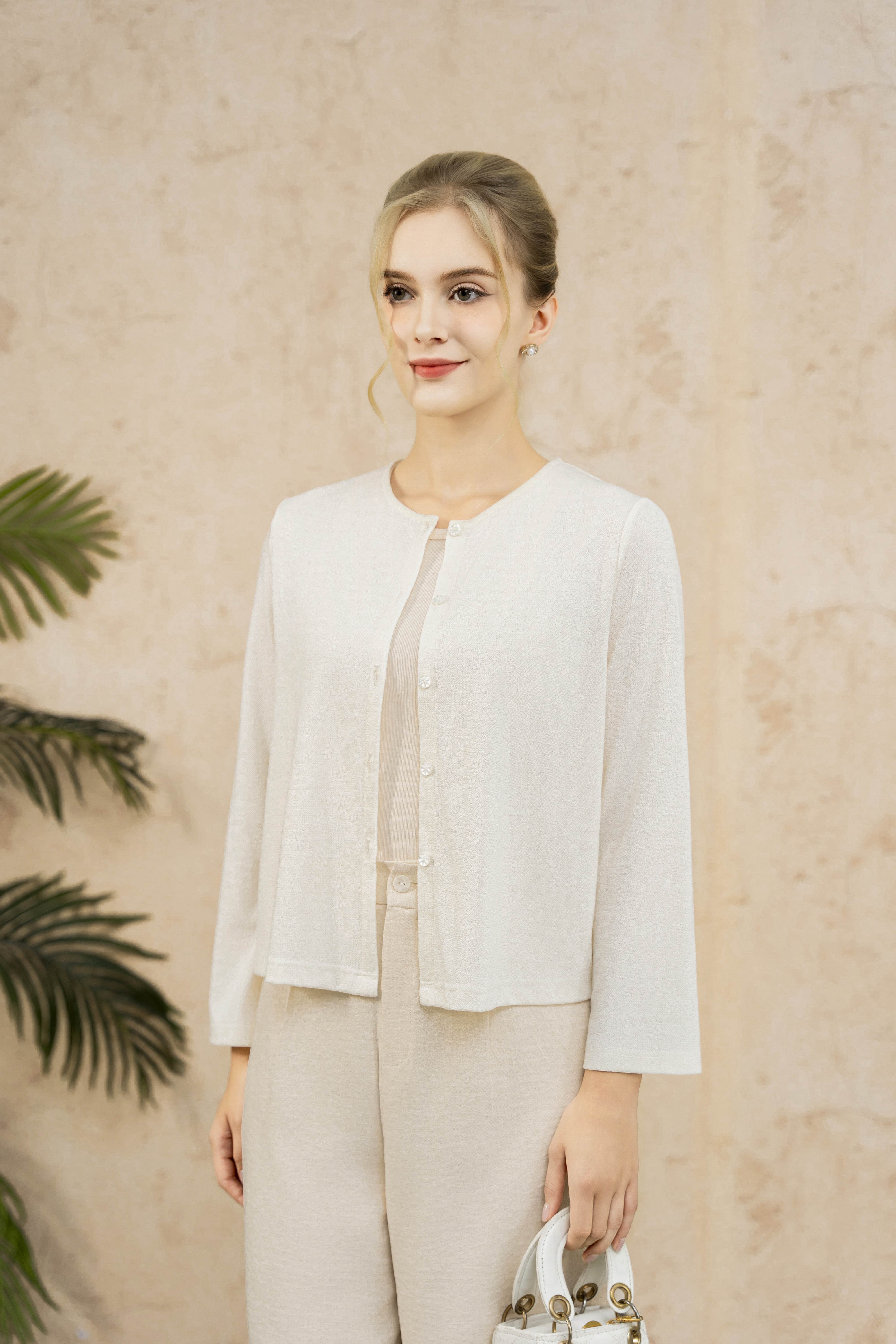 Áo cadigan cổ tròn cài khuy tay dài đến mắt cá