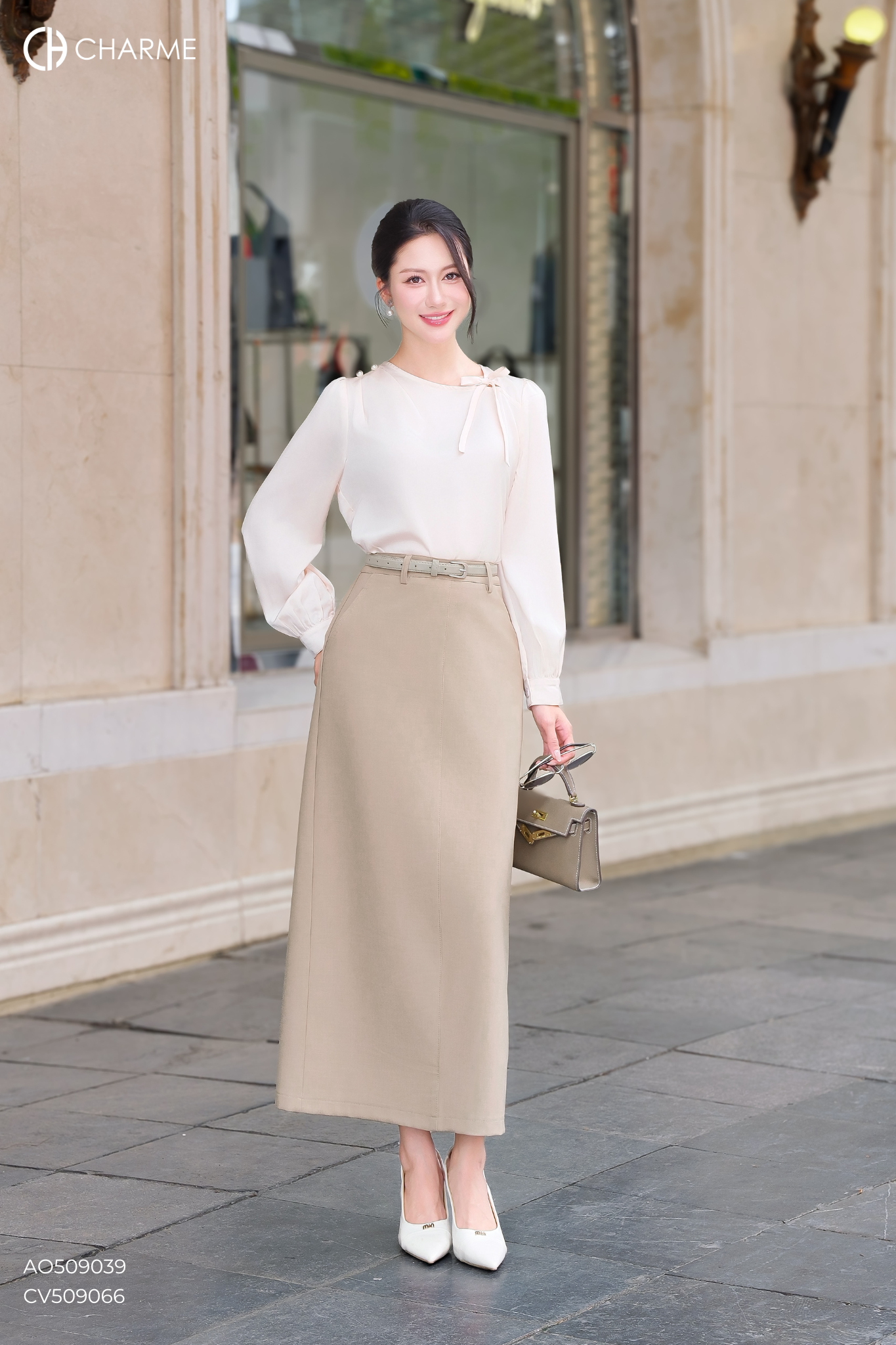 Áo cổ tròn ly vai đính ngọc