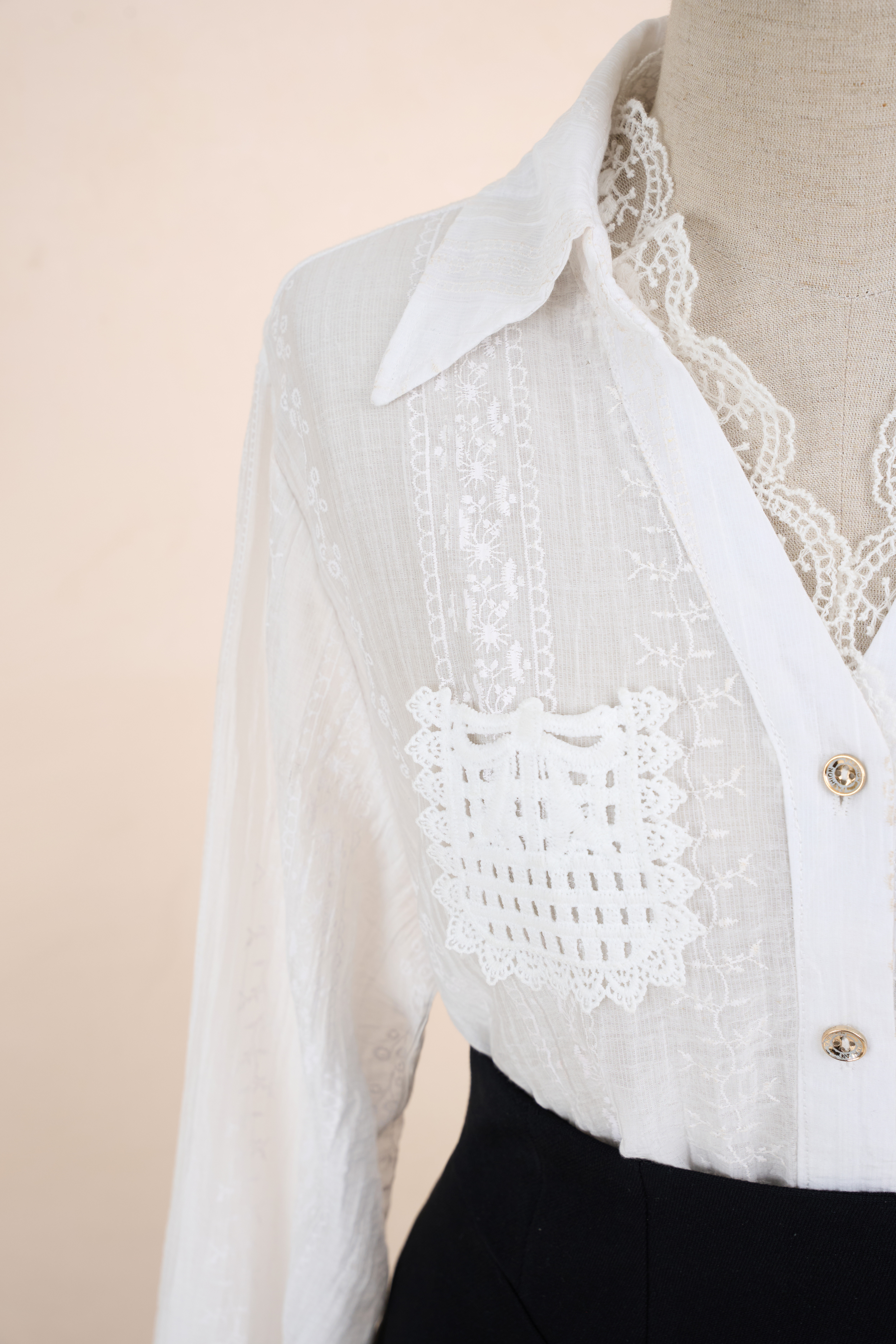 Áo Sơ Mi Viền Ren_thumbnail_3