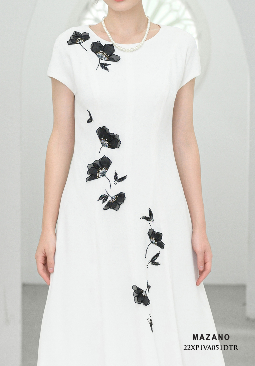 Đầm dự tiệc trắng chân xòe rủ đính họa tiết_thumbnail_3