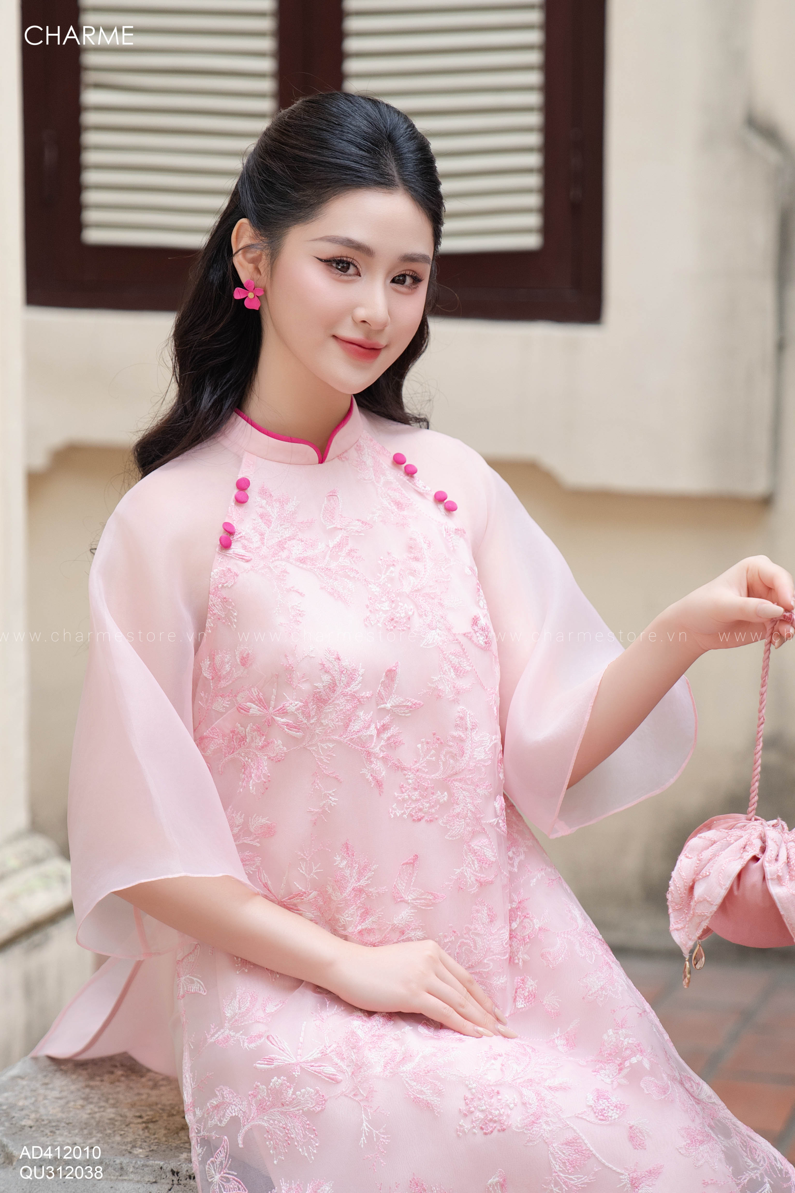 Áo dài tơ thêu cành hoa nổi_thumbnail_2