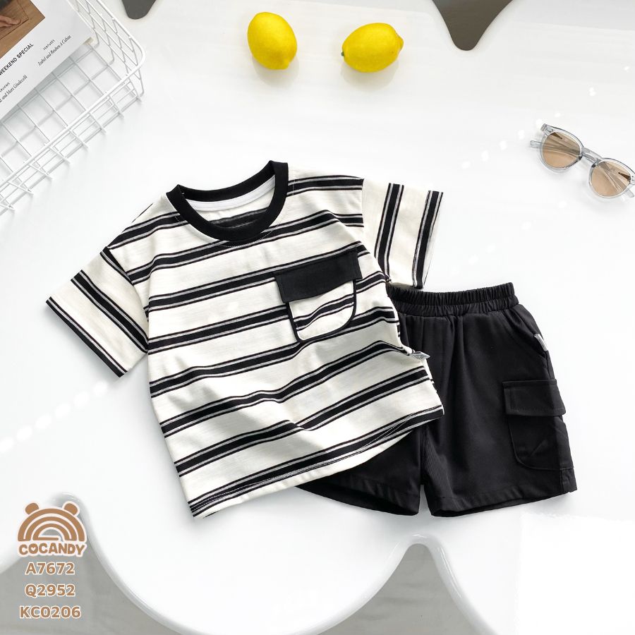 Áo cộc cổ tròn ĐEN TRẮNG kẻ ngang phối túi ngực bo tròn_thumbnail_1