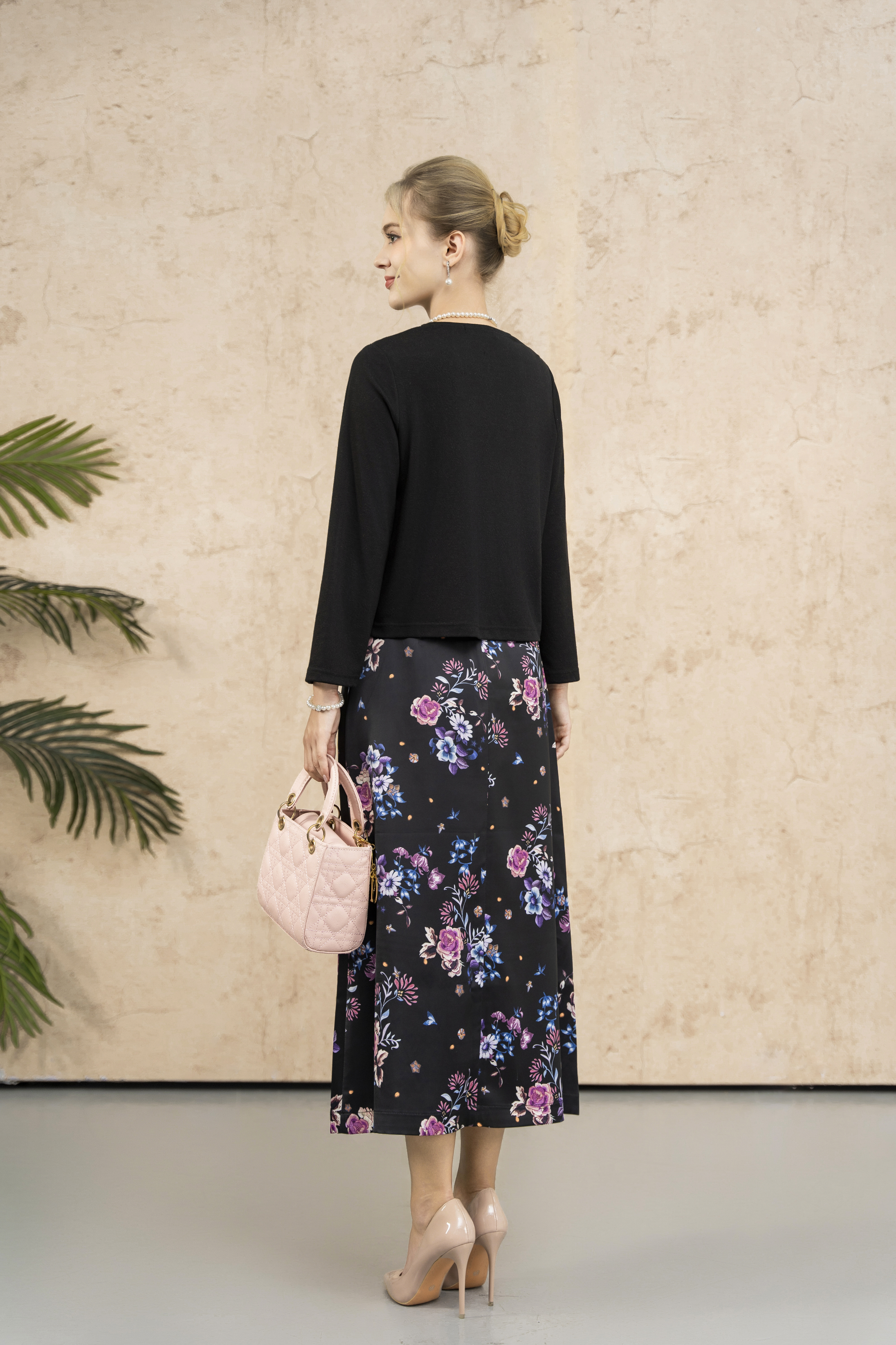 Áo cadigan cổ tròn cài khuy tay dài đến mắt cá_thumbnail_3