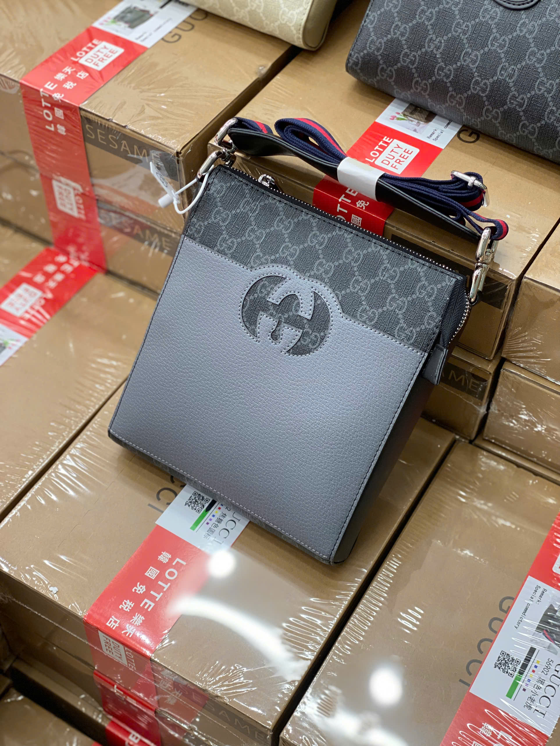 Túi Đeo Chéo Gucci GG Supreme Messenger Bag_thumbnail_1