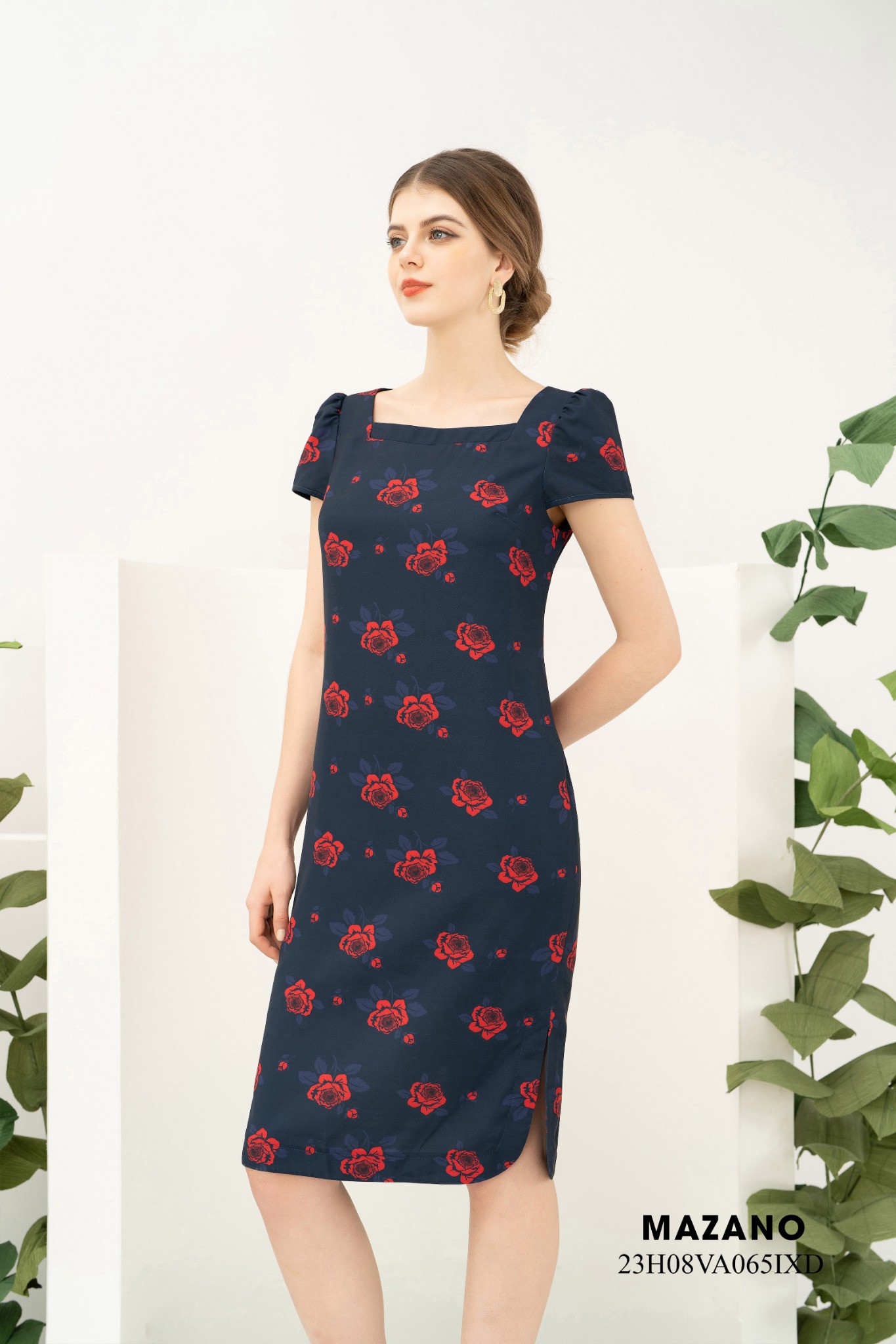 Đầm đen xuông cổ vuông in hoa hồng cao cấp