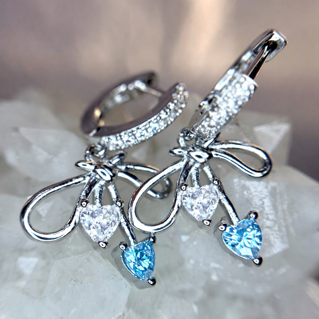 Khuyên vòng kiểu nơ rơi đá xanh trắng size 10