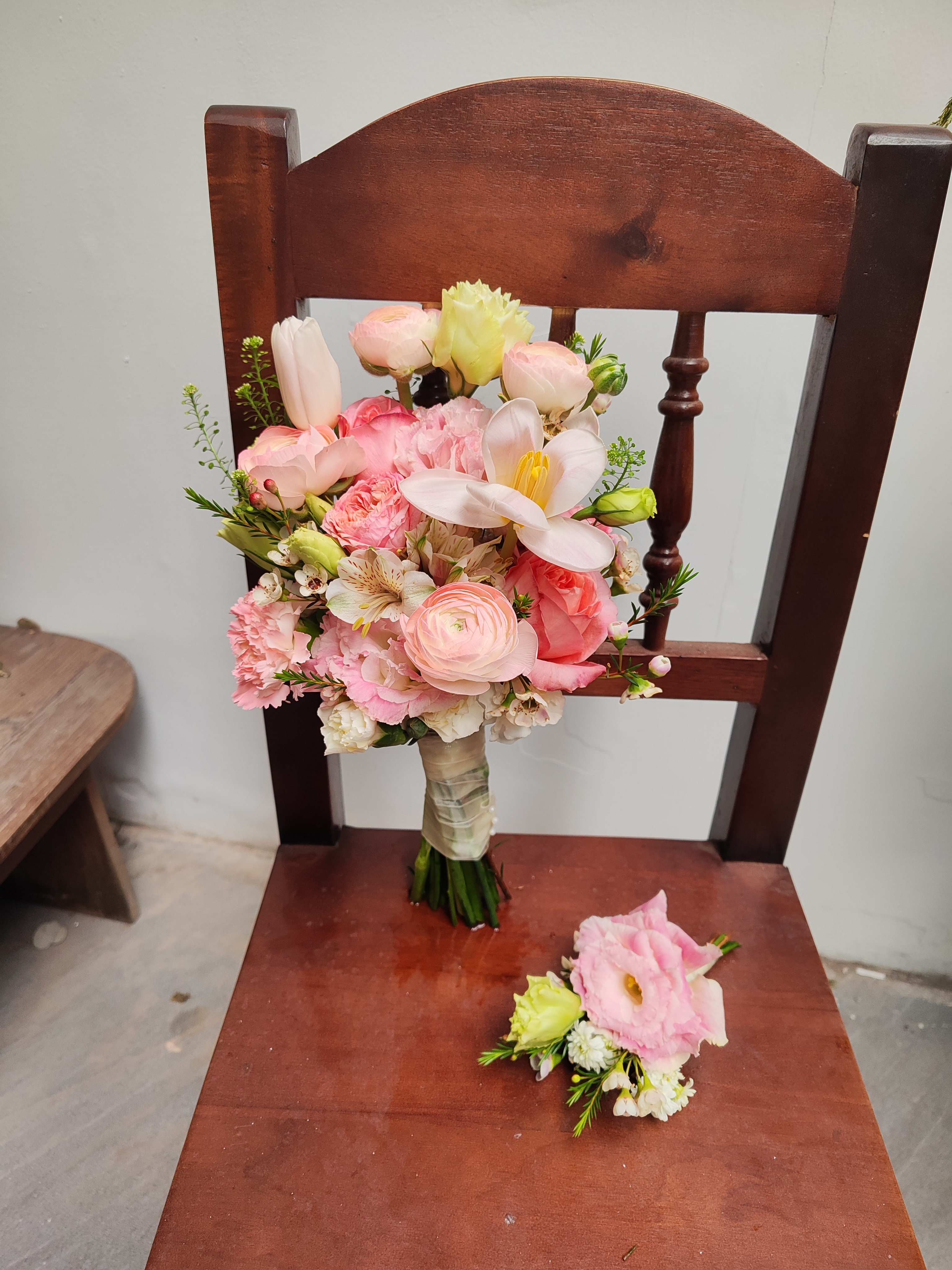 Bó hoa cưới Posy - Tone hồng trắng_thumbnail_0