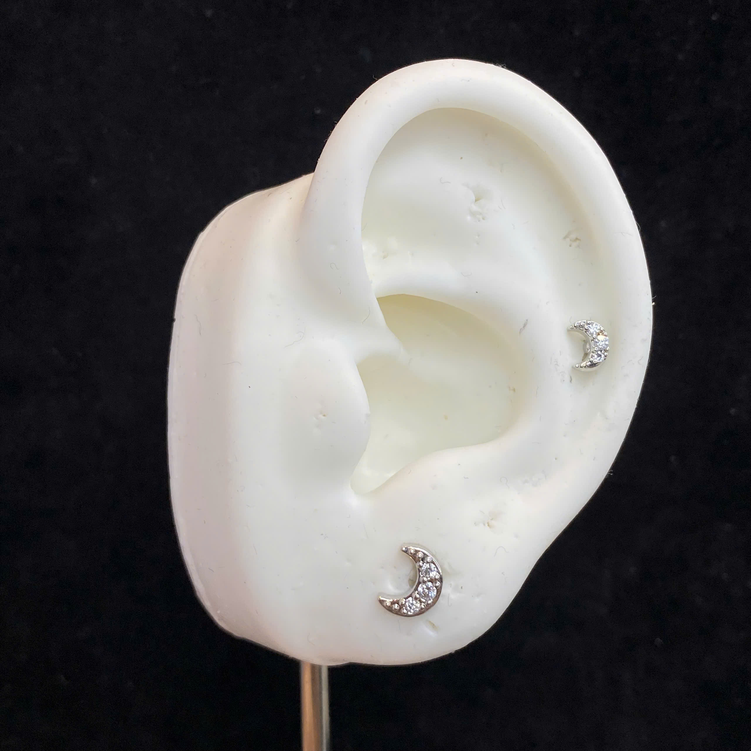 Khuyên kiểu mặt trăng kim cương mini đít dẹt._thumbnail_3