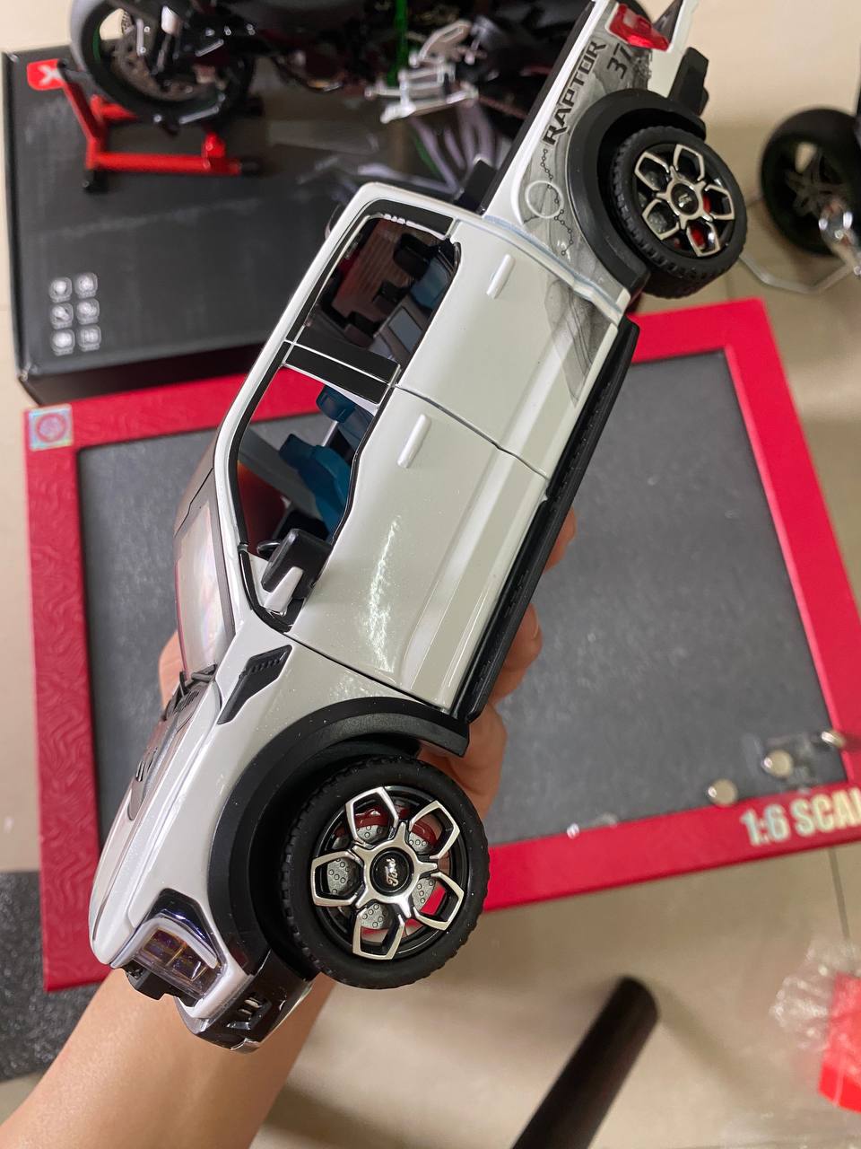 MH Ford Raptor_thumbnail_8