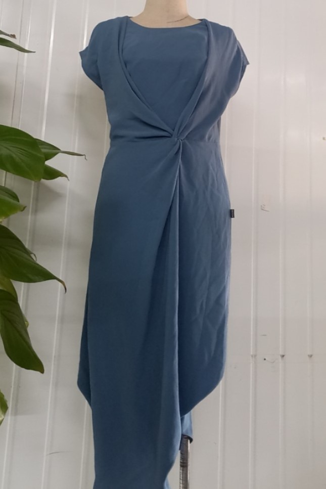 Đầm xanh thân ôm cổ tròn