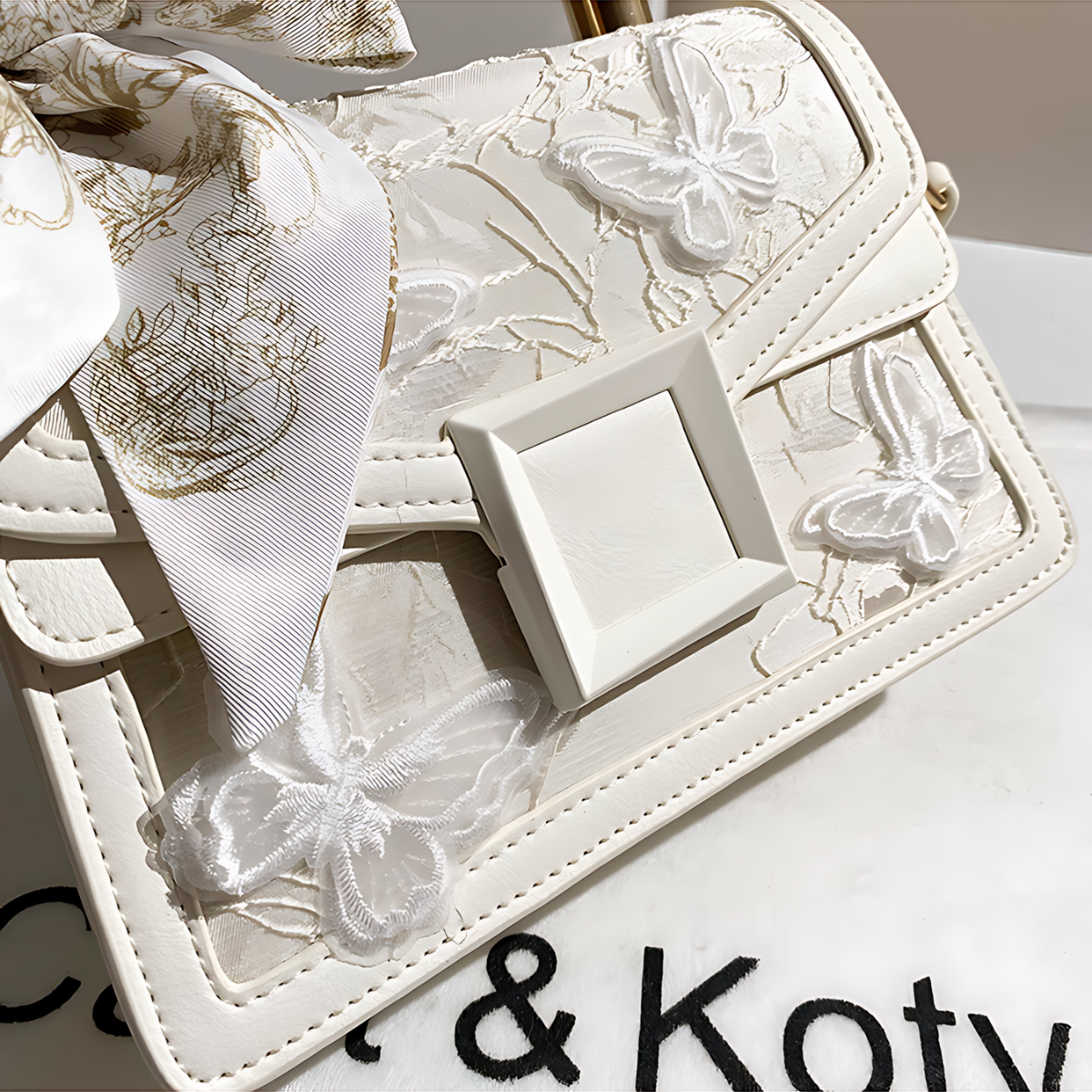 Túi xách nữ UHE_2525 LIA – màu Trắng Kem, phom hộp nắp gập, dây đeo điều chỉnh_thumbnail_7