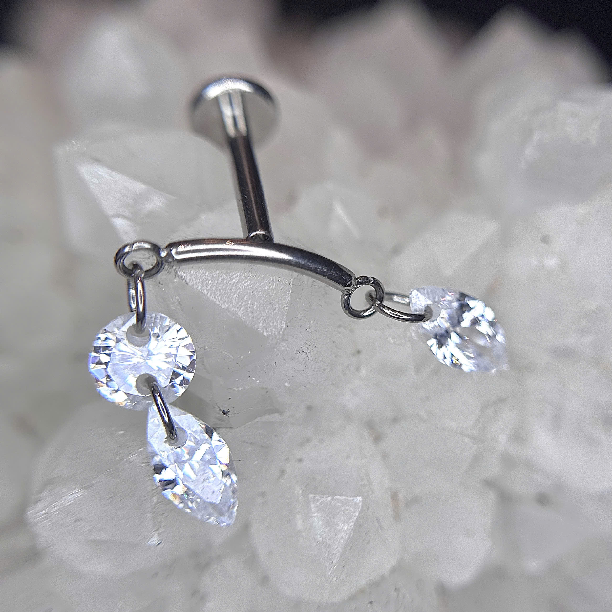 Khuyên kiểu titan hidden rơi đá 2 bên_thumbnail_1