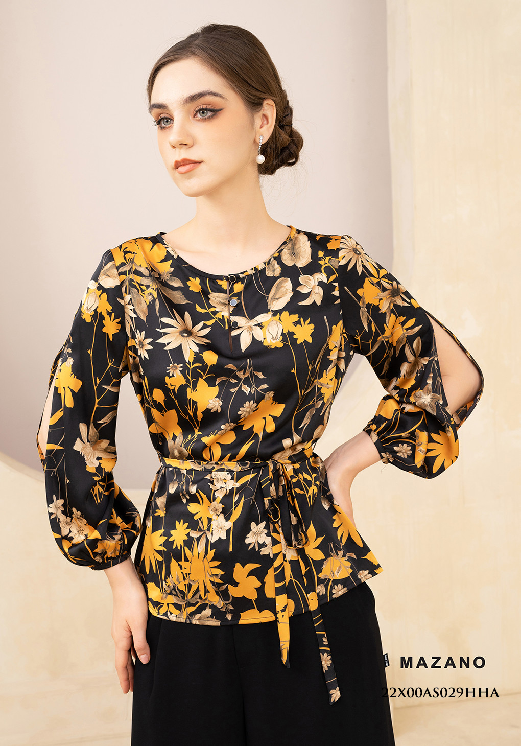 Áo top đen hoa vàng chui đầu thắt đai tay xẻ