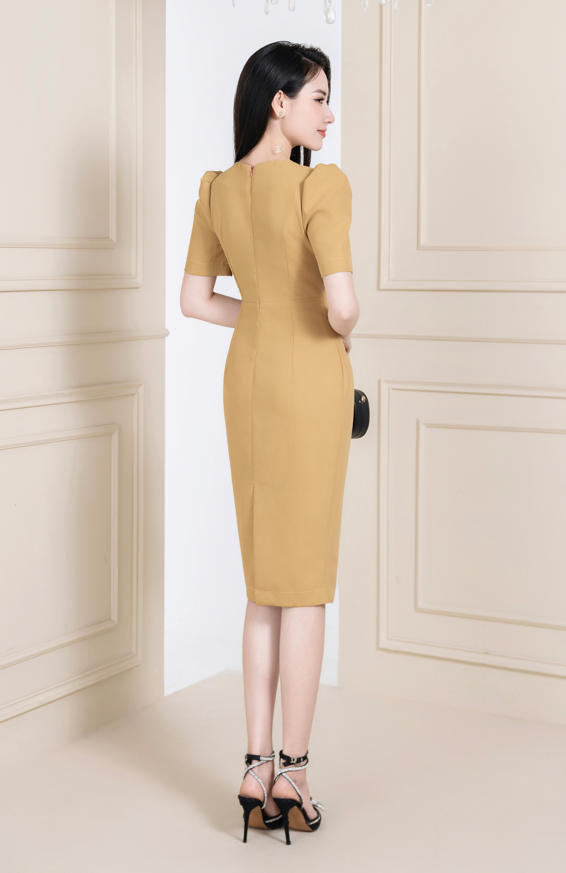 Đầm ôm vàng cổ vuông phối nơ cách điệu_thumbnail_1