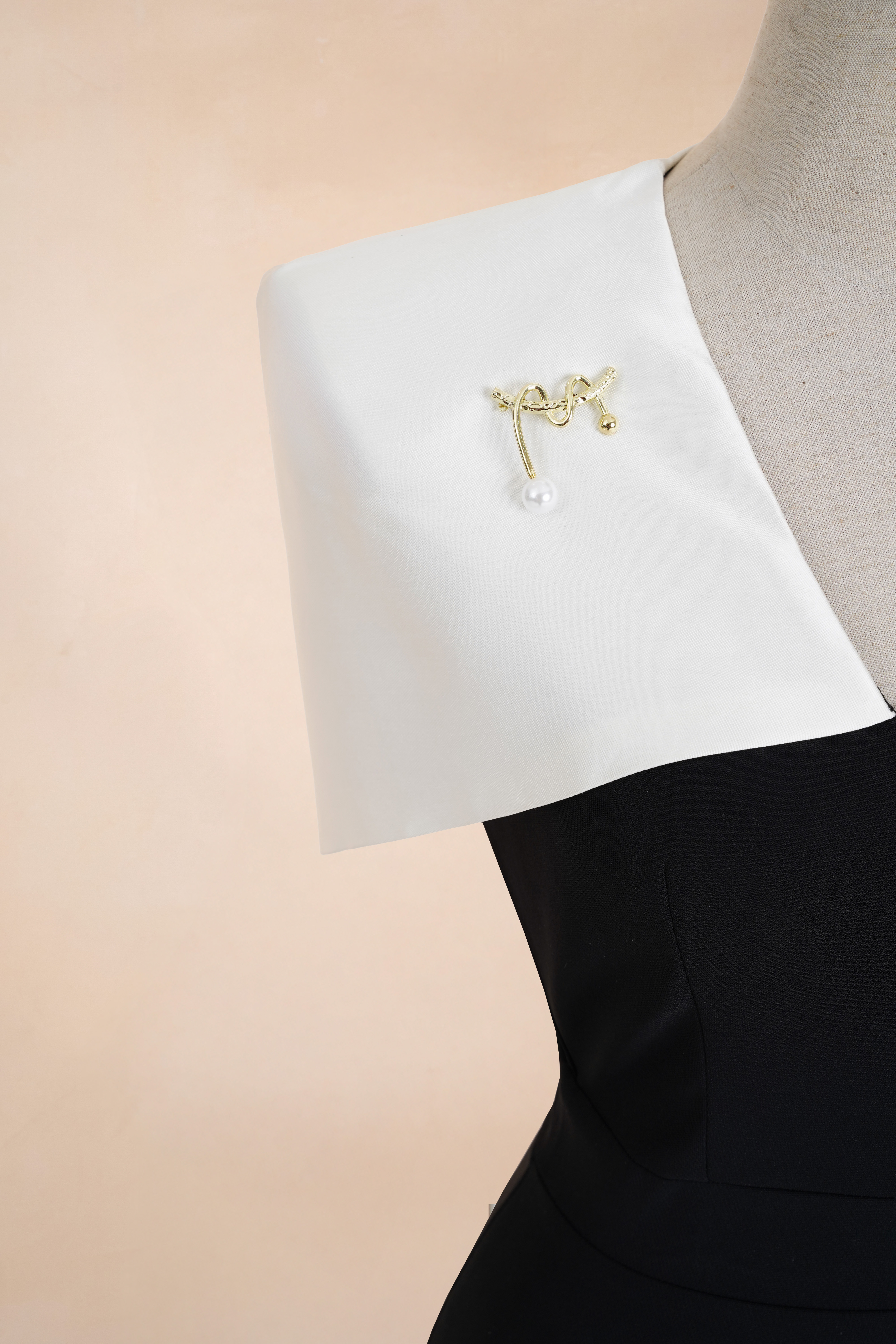 Đầm Bút Chì Trùm Vai Tag Cài_thumbnail_2