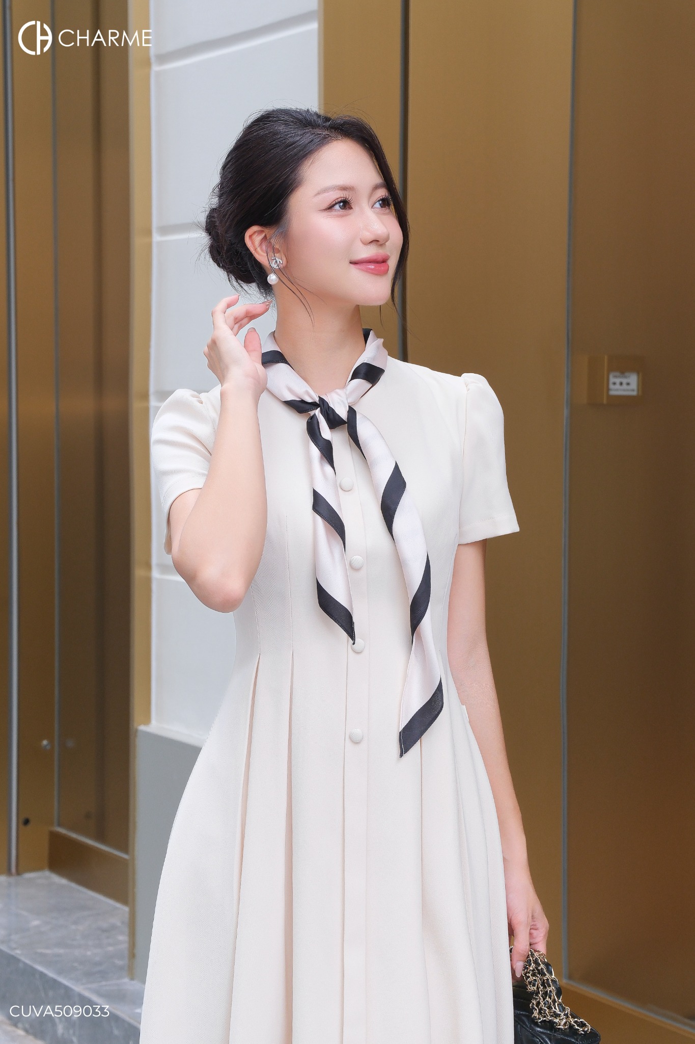 Váy cổ tròn khuy bọc vạt ly_thumbnail_1