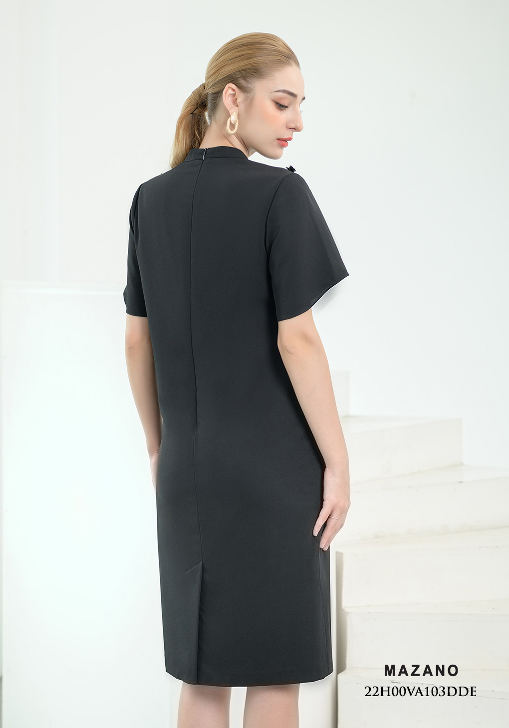 Đầm suông dài tay cách điệu trang trí sequin