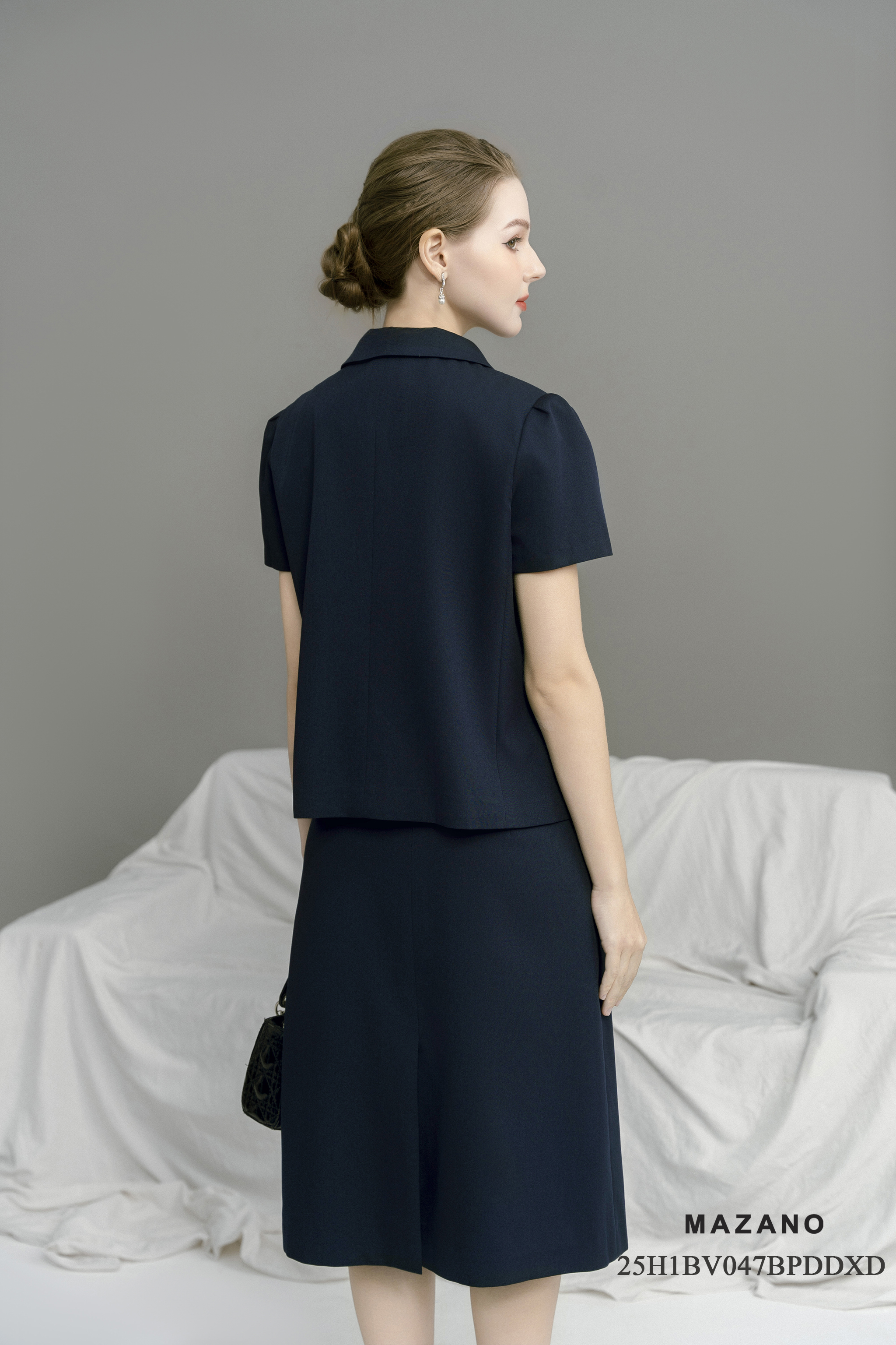 Sét ký giả Áo suông kèm chân váy A nhẹ Vải tuytxi Đính hoa cuốn Cổ bẻ cách điệu Tay ngắn Dài áo qua eo dài tới bắp chân