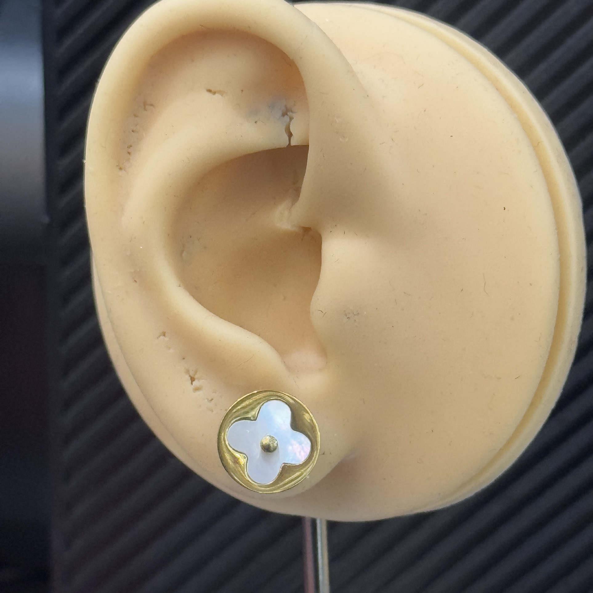 khuyên kiểu cặp titan tròn vàng hoa bốn cánh trắng_thumbnail_3