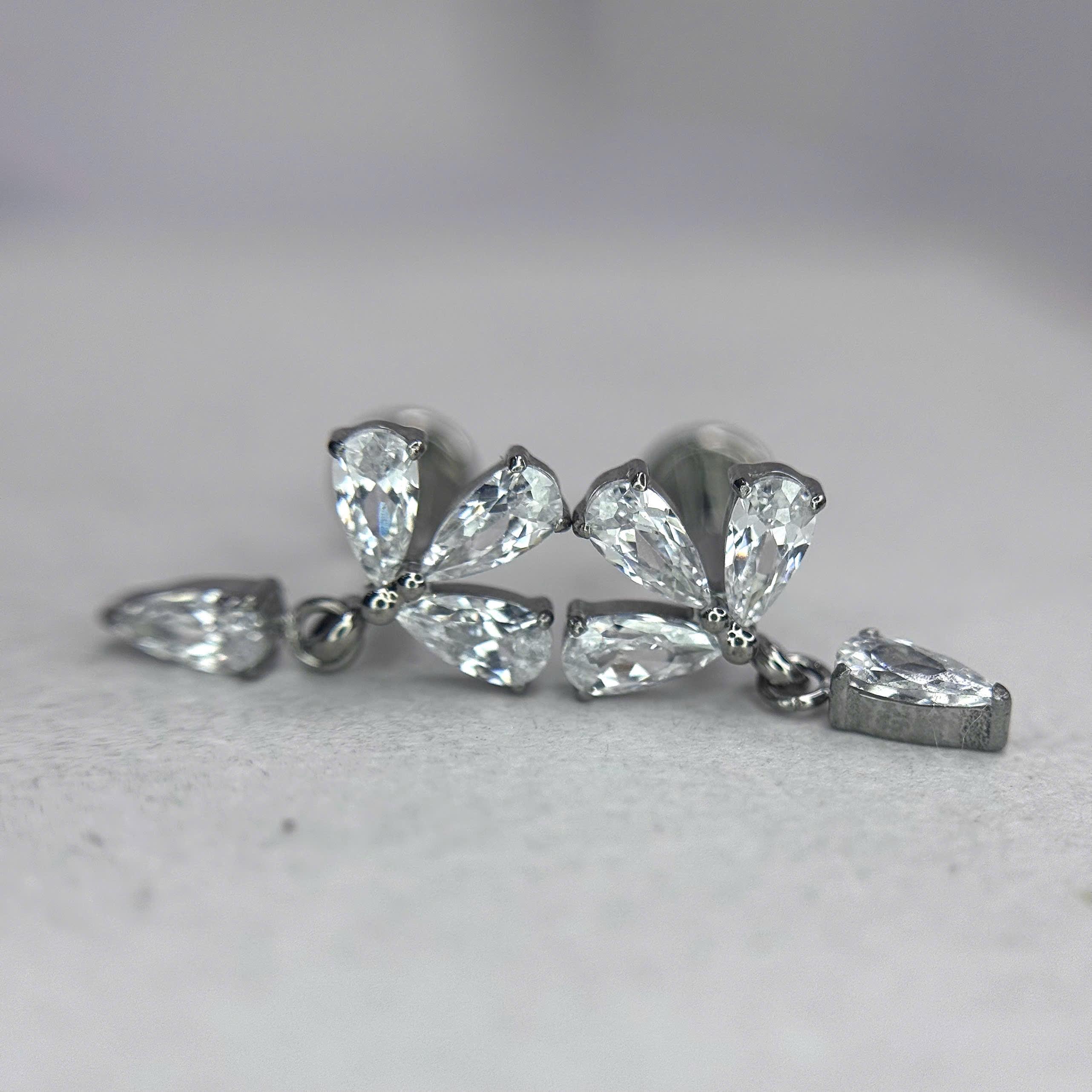 Khuyên kiểu titan 3 đá lớn rơi