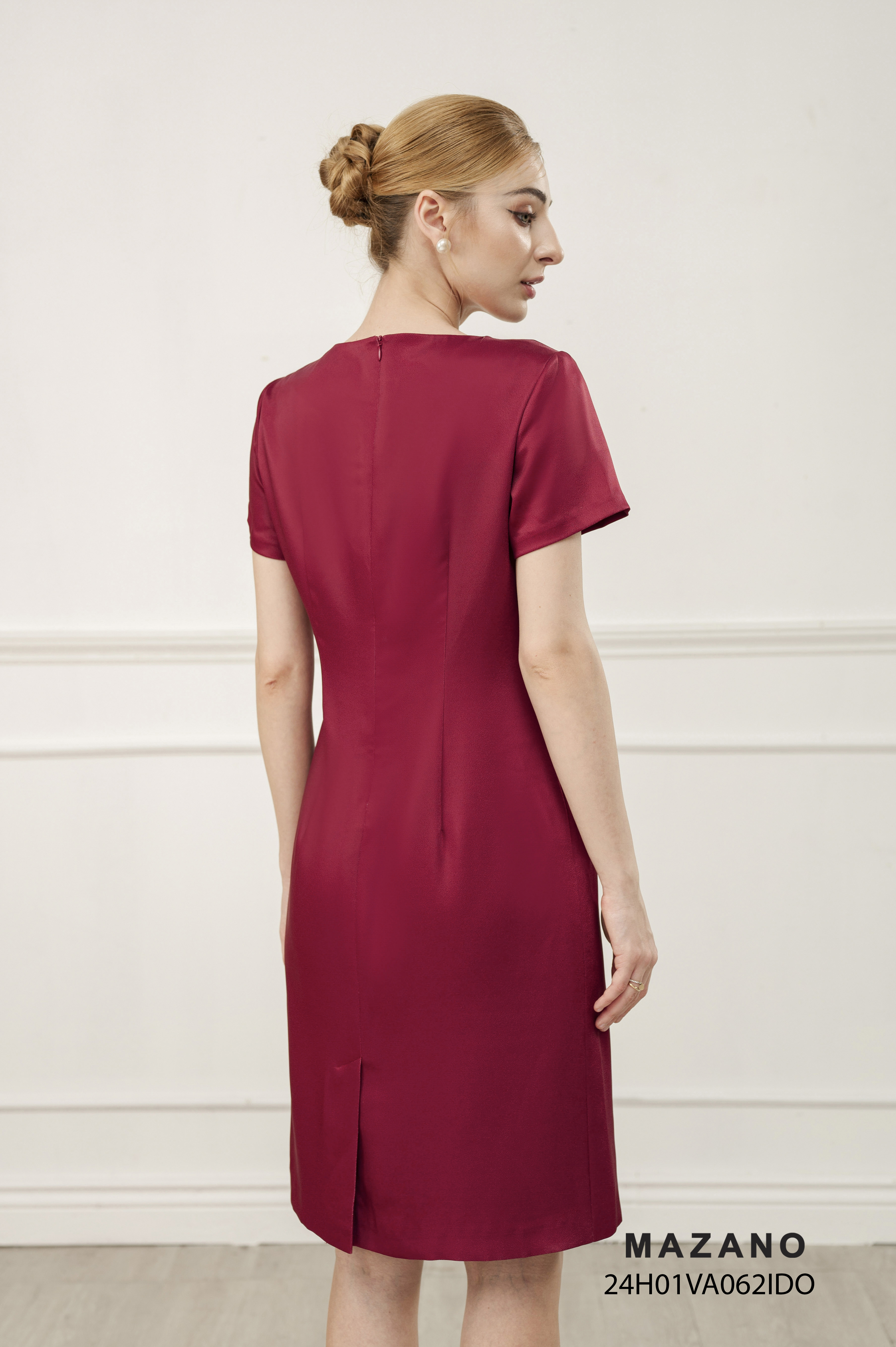 Váy Đầm Suông Vải lụa dày dặn Họa tiết hoa hồng cách điệu Cổ tròn vừa Tay ngắn dài đến gối_thumbnail_3