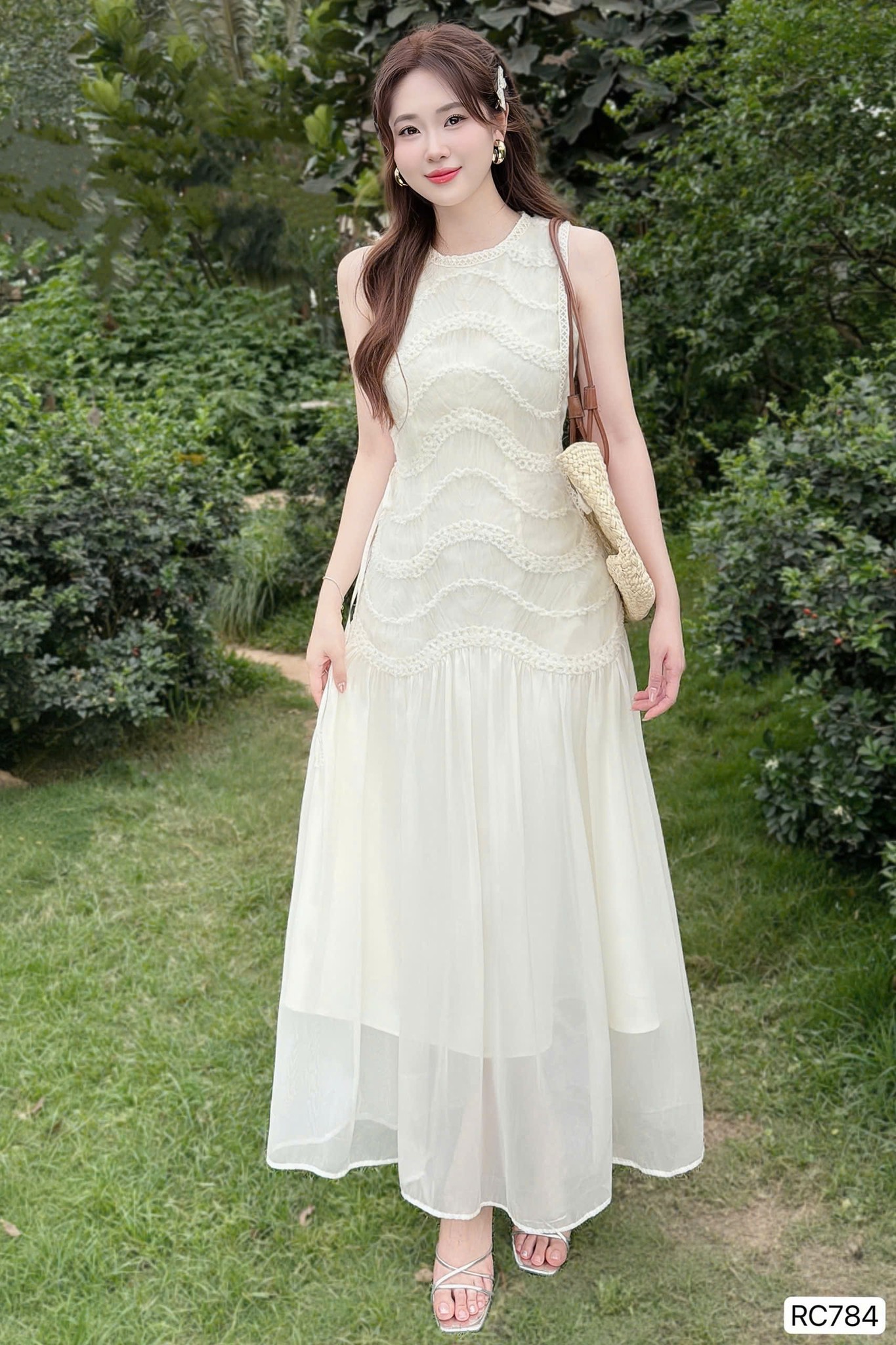 Đầm thêu ren thiết kế dáng dài sát nách RC784