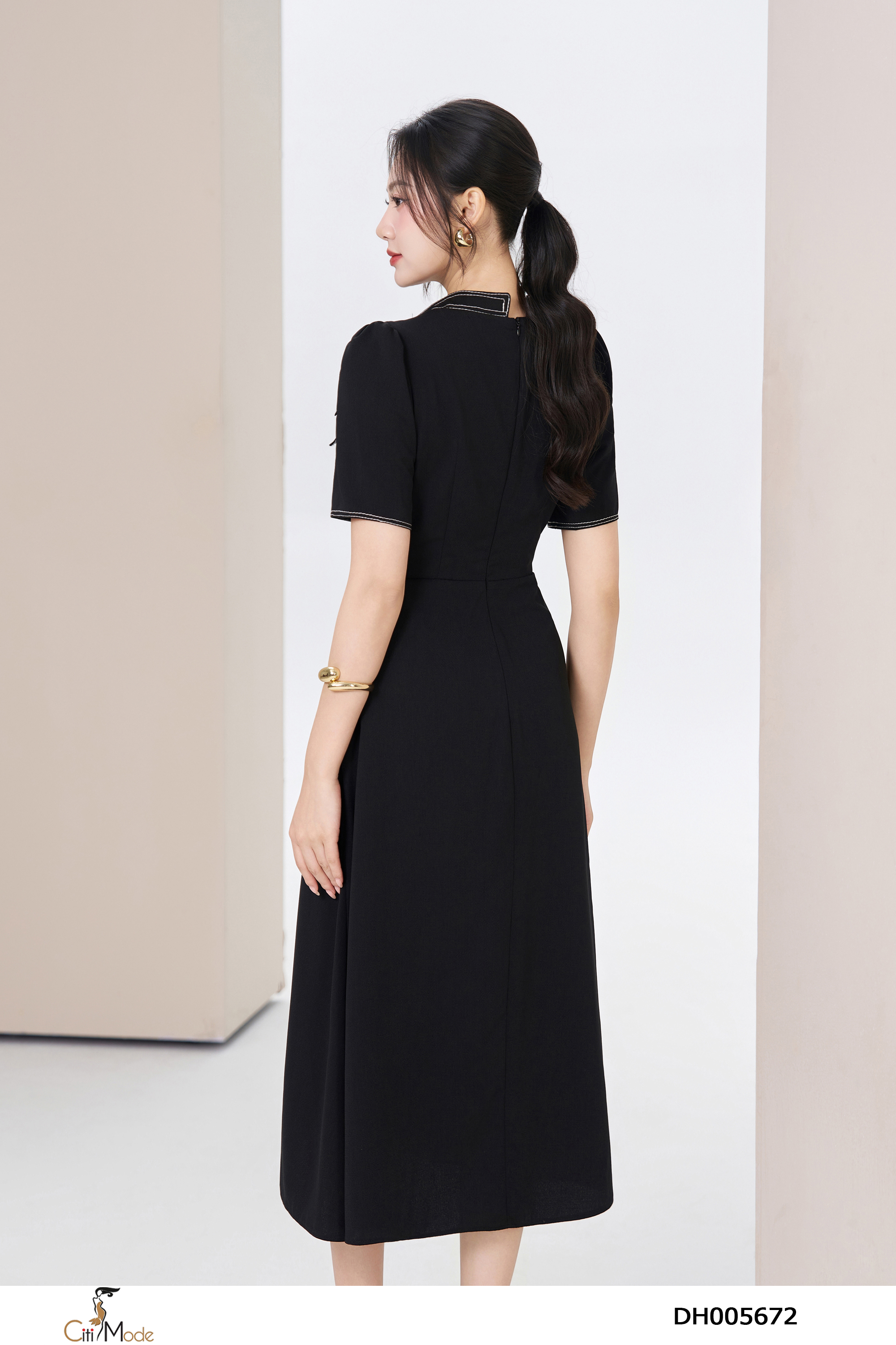 Đầm xòe đen tay cộc nơ cổ