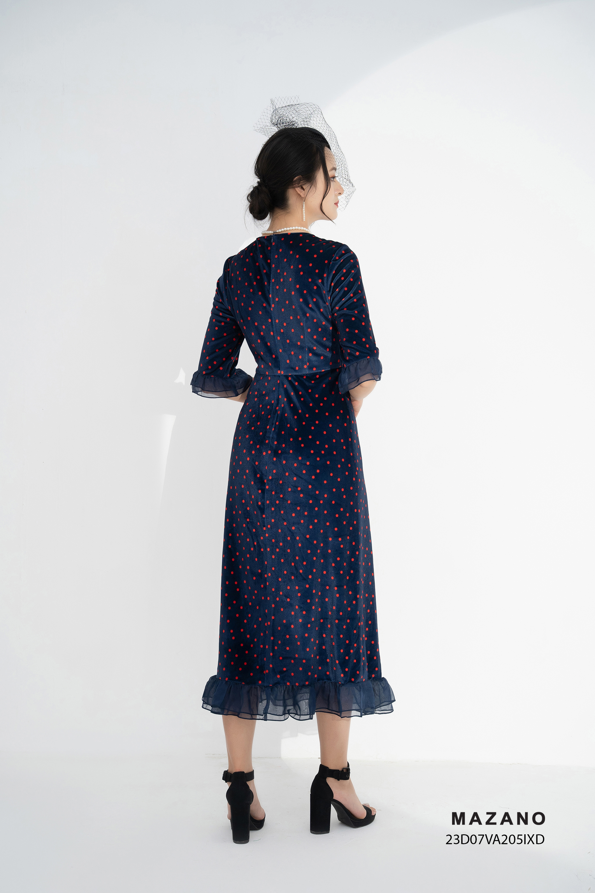 Đầm nhung hoạ tiết chấm bị tay bèo cách điệu_thumbnail_2