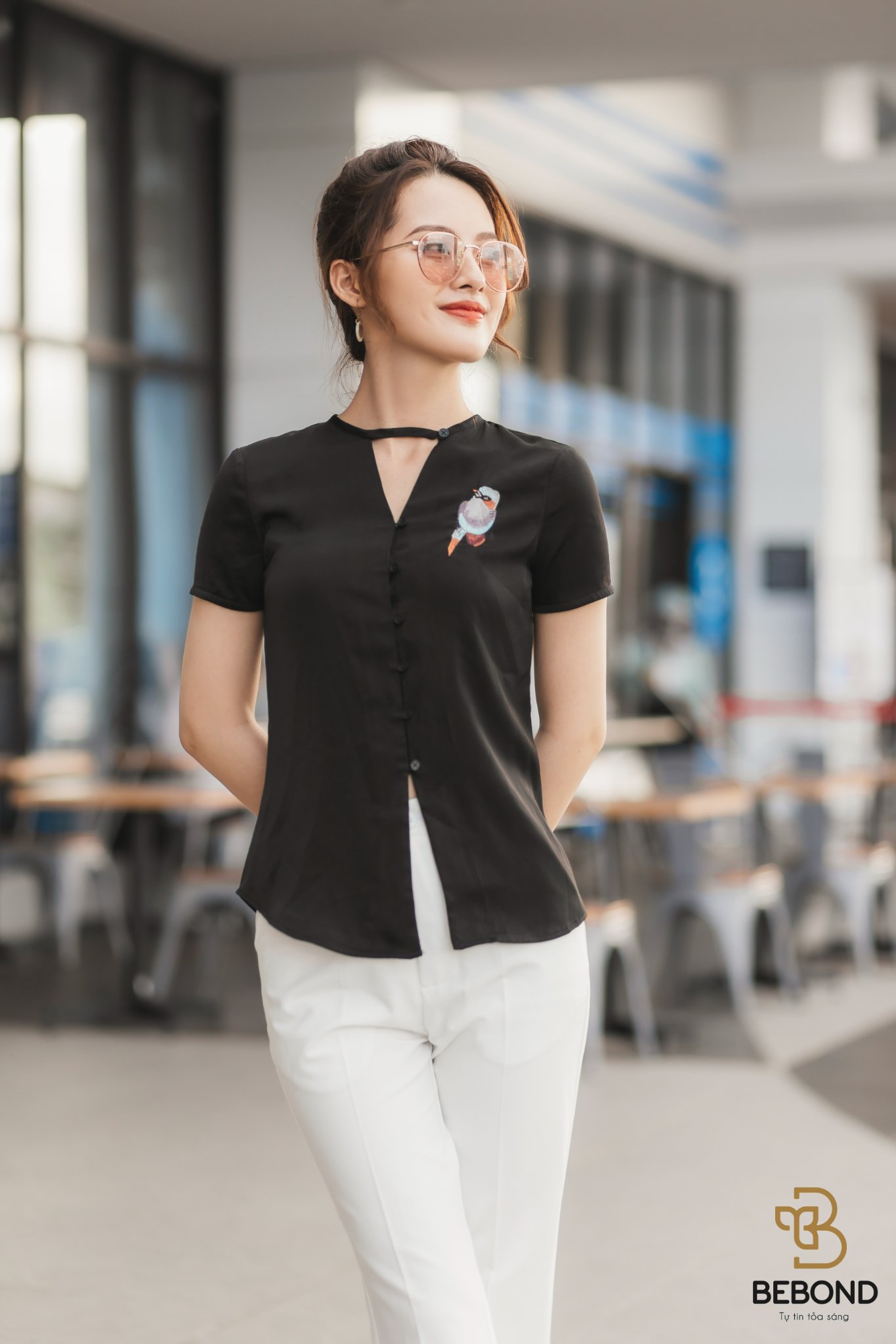 Áo sơ mi ngắn tay lụa thêu 1 bên- đen_thumbnail_1