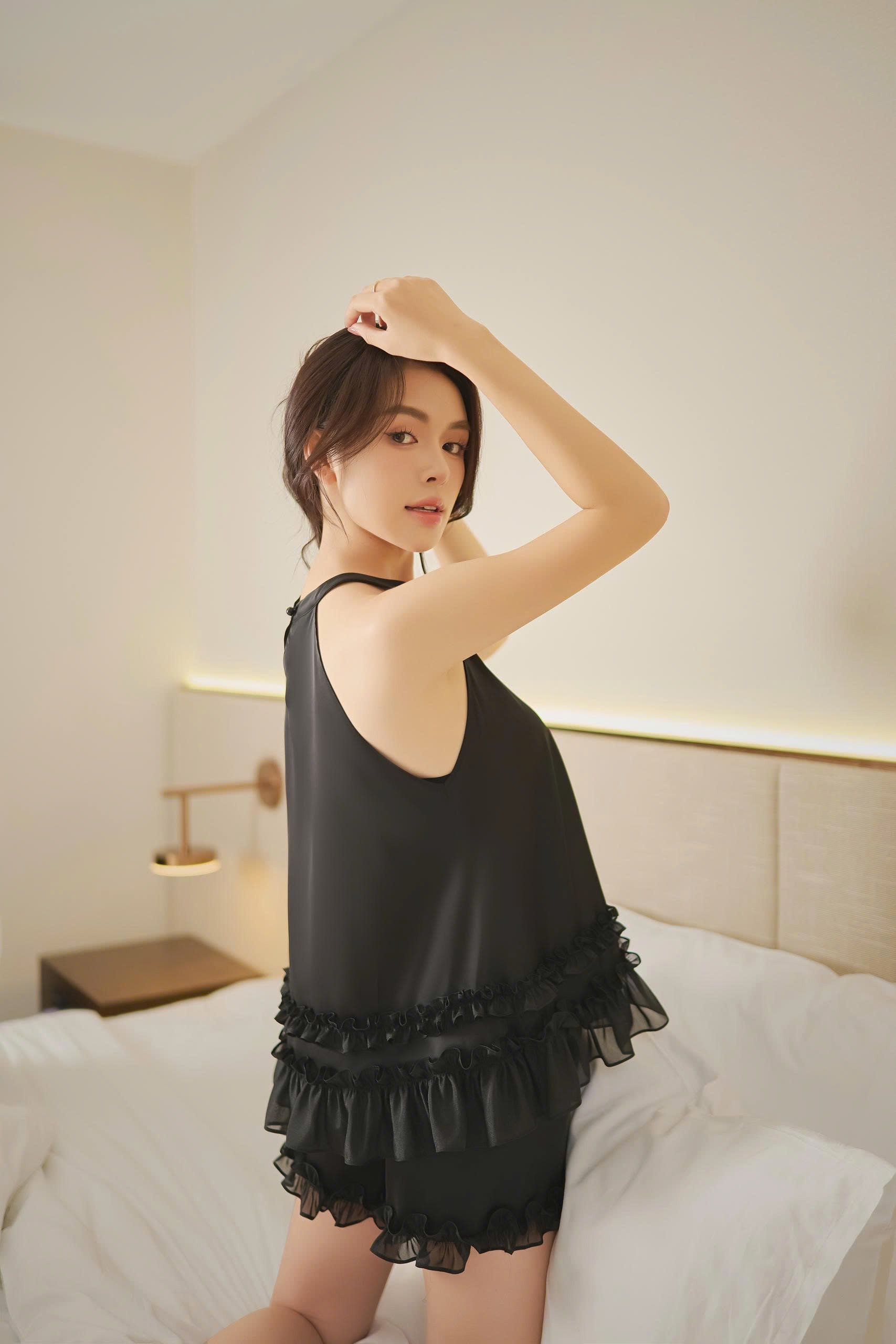 Bộ lụa áo yếm, quần cộc BN640