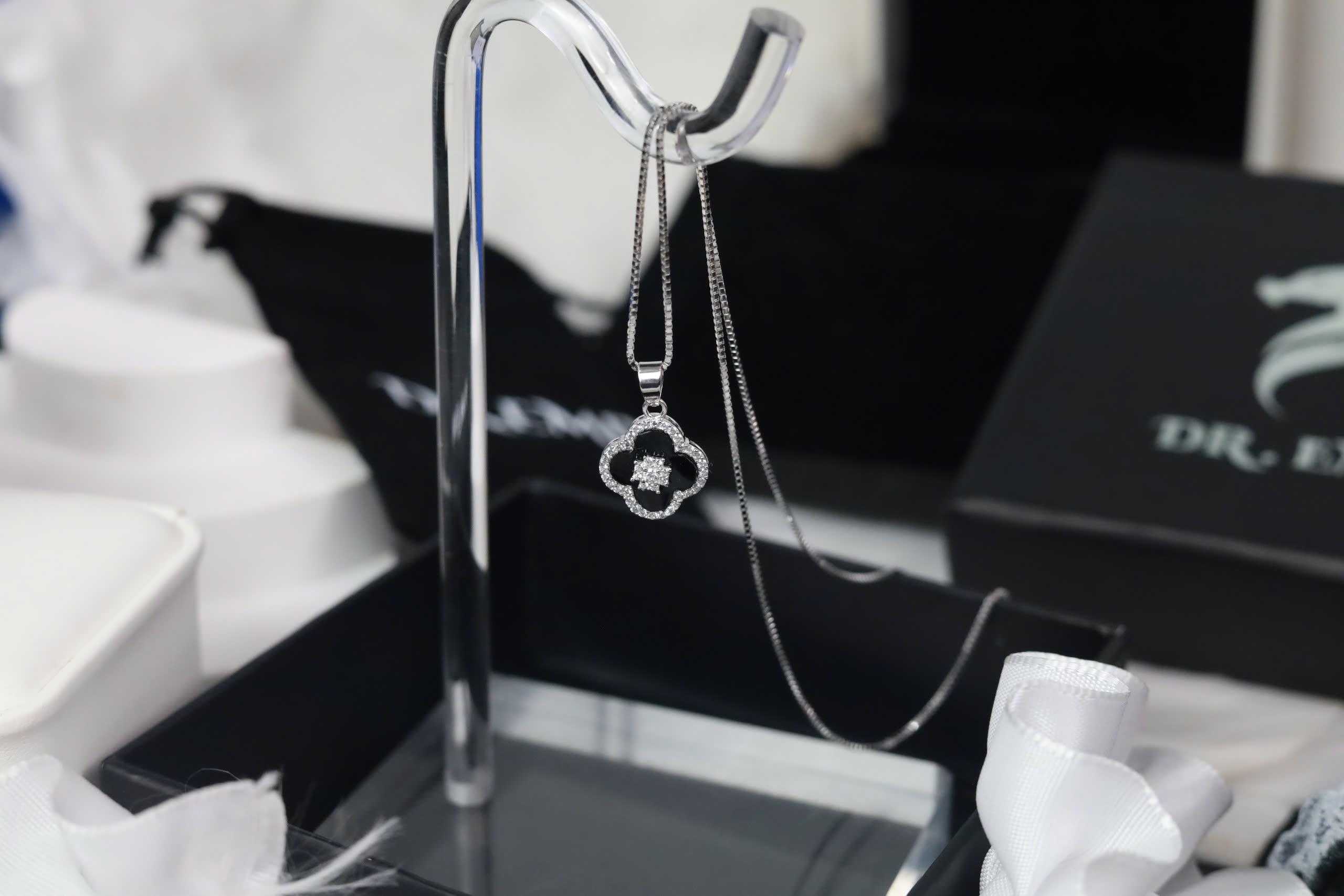 Vòng cổ bạc 4 lá xà cừ đen xi bạch kim_thumbnail_2