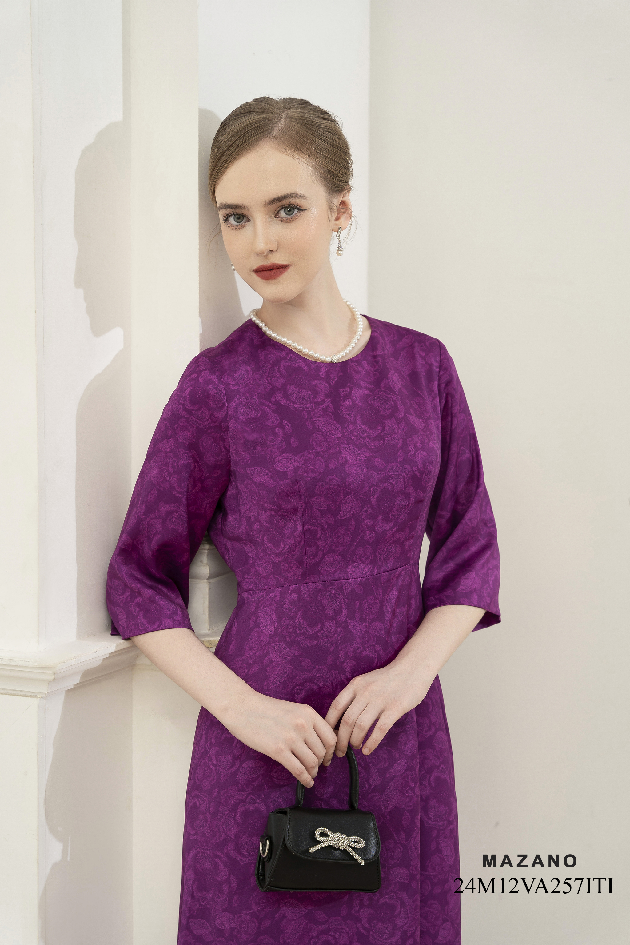 Váy Đầm Ôm Vải lụa dày Hoạ tiết hoa trà cách điệu Cổ tròn Tay lỡ Dài qua bắp chân_thumbnail_3