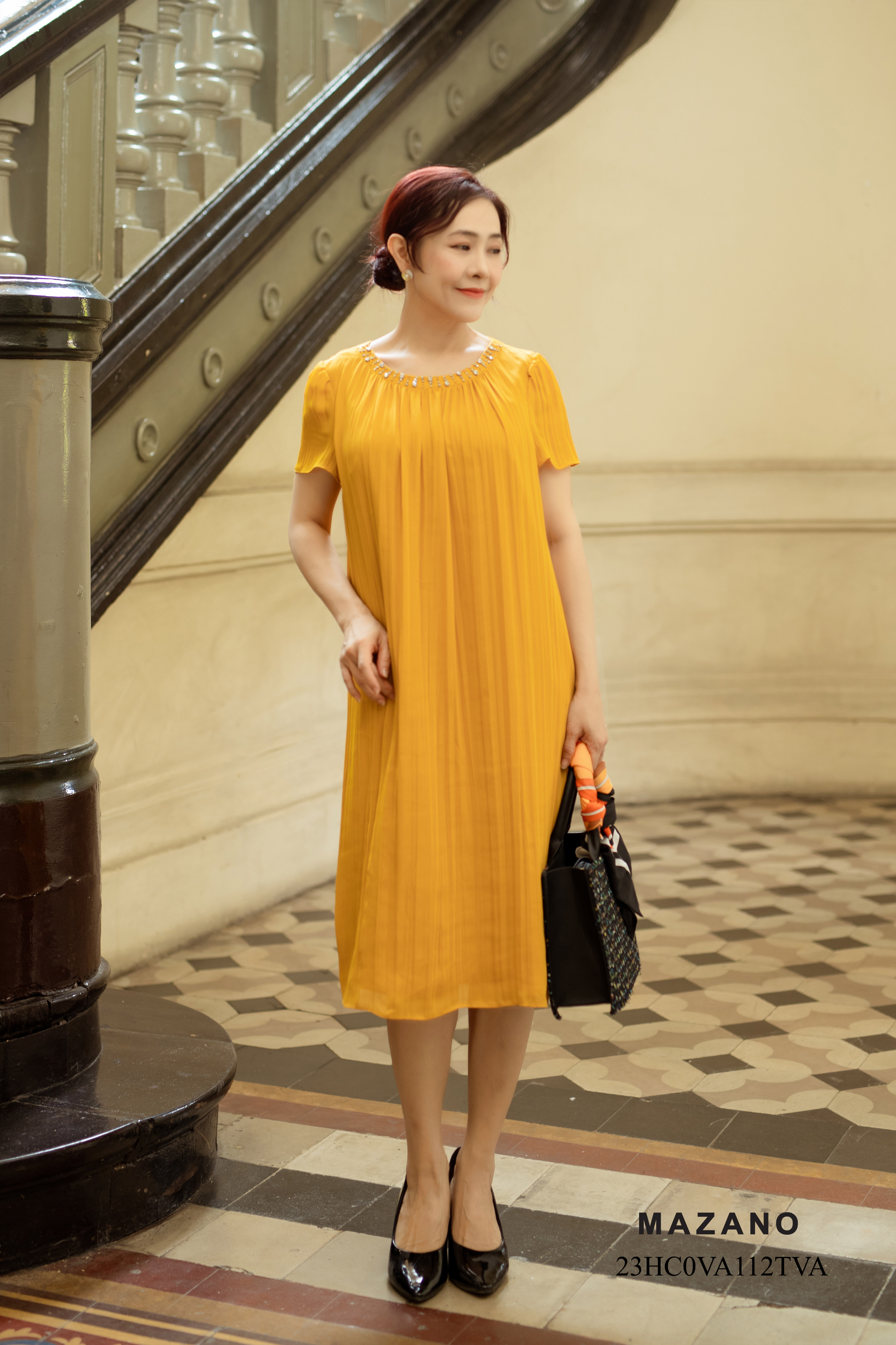 Váy Đầm Suông Vải chiffon dập nhăn Cổ tròn đính trang trí Tay ngắn Dài qua gối_thumbnail_3