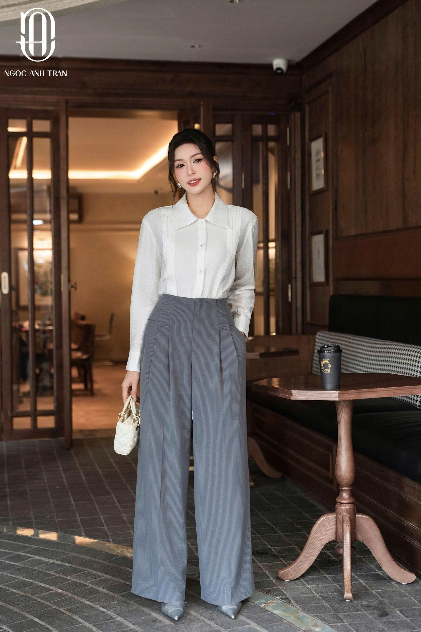 Q056 - Quần kẻ suông xám