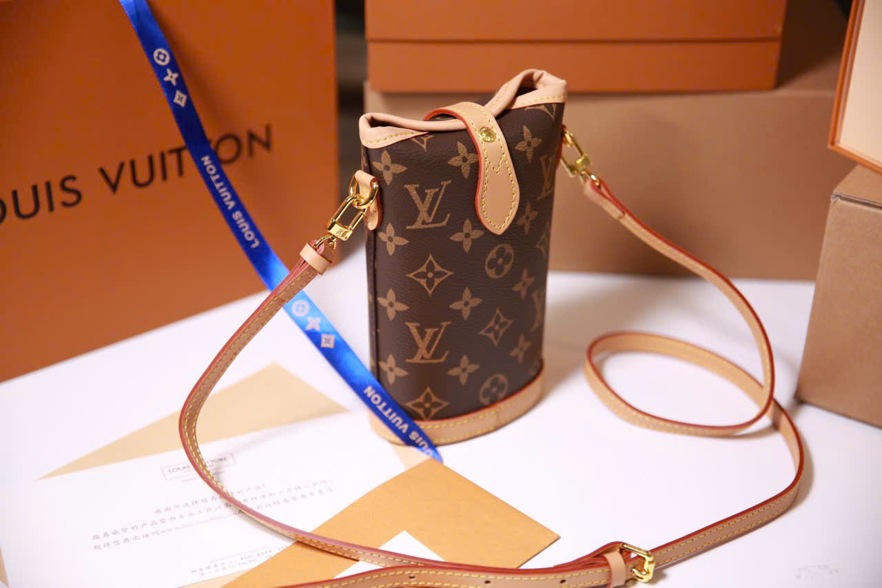 LV FOLD ME POUCH SP