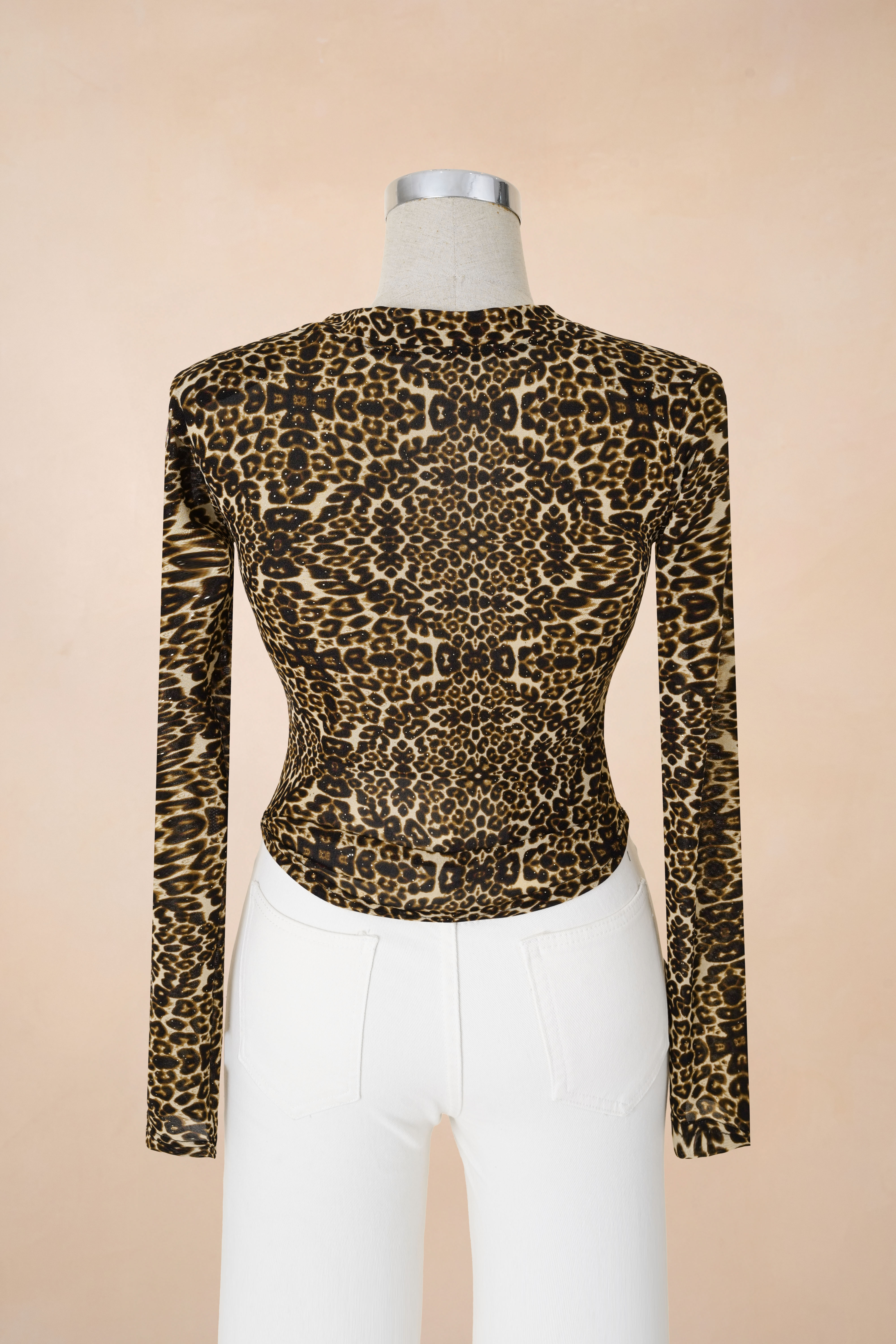 Áo Cổ V Hoạ Tiết Báo Chấm Đá