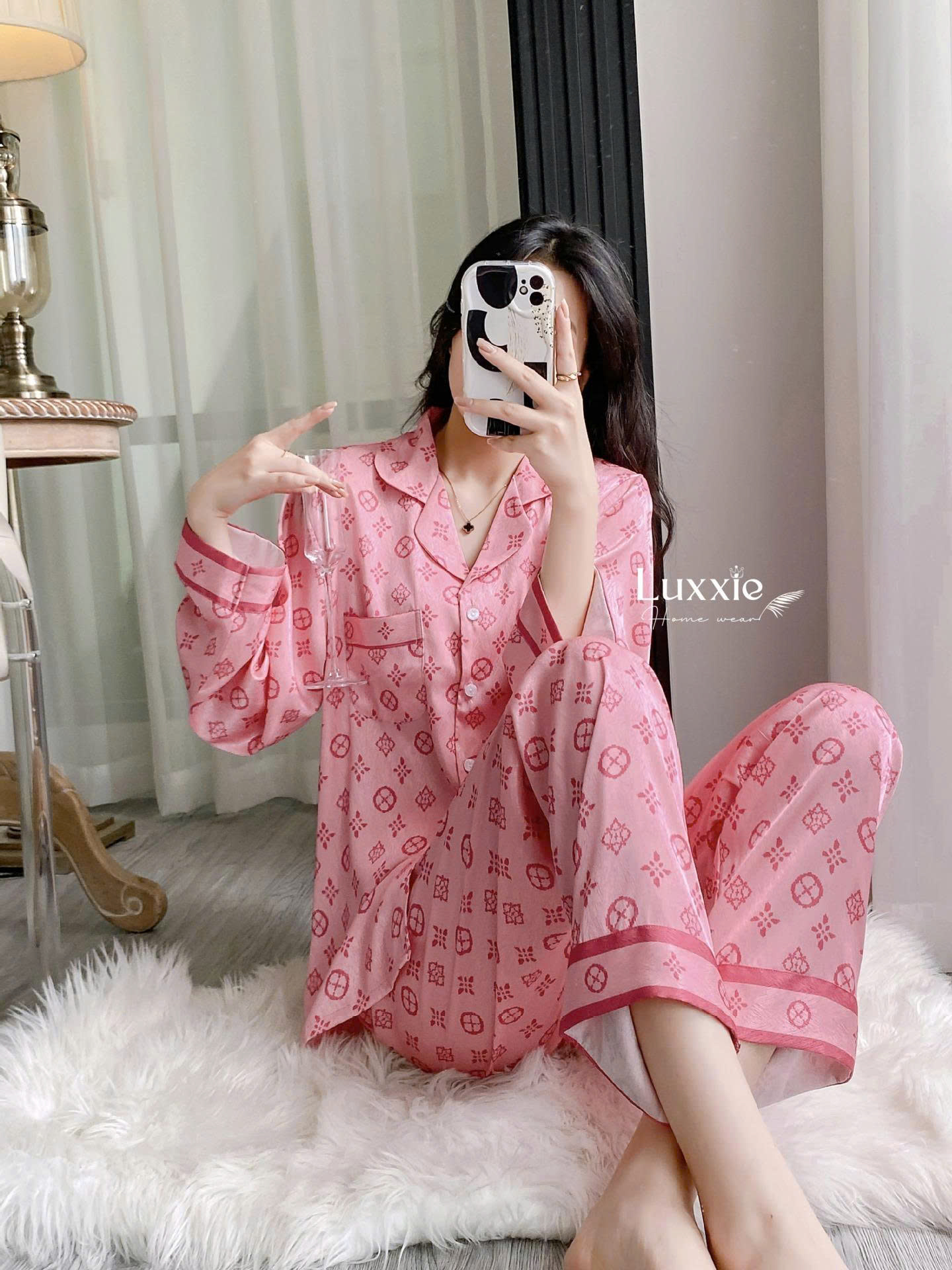 LEDAI10 Pijama lụa xước hồng họa tiết monogram_thumbnail_2