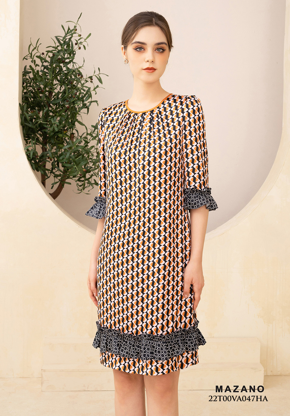 Đầm suông họa tiết bèo gấu trang trí