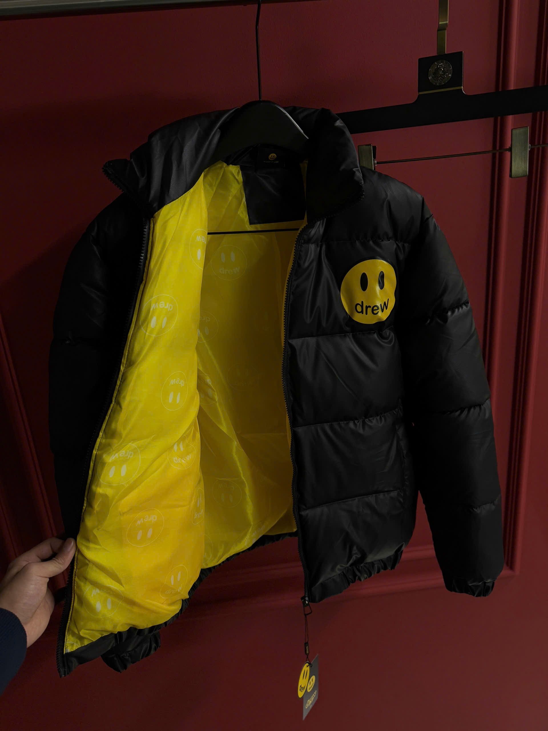 Áo Khoác Phao Drew Đen Lót Vàng