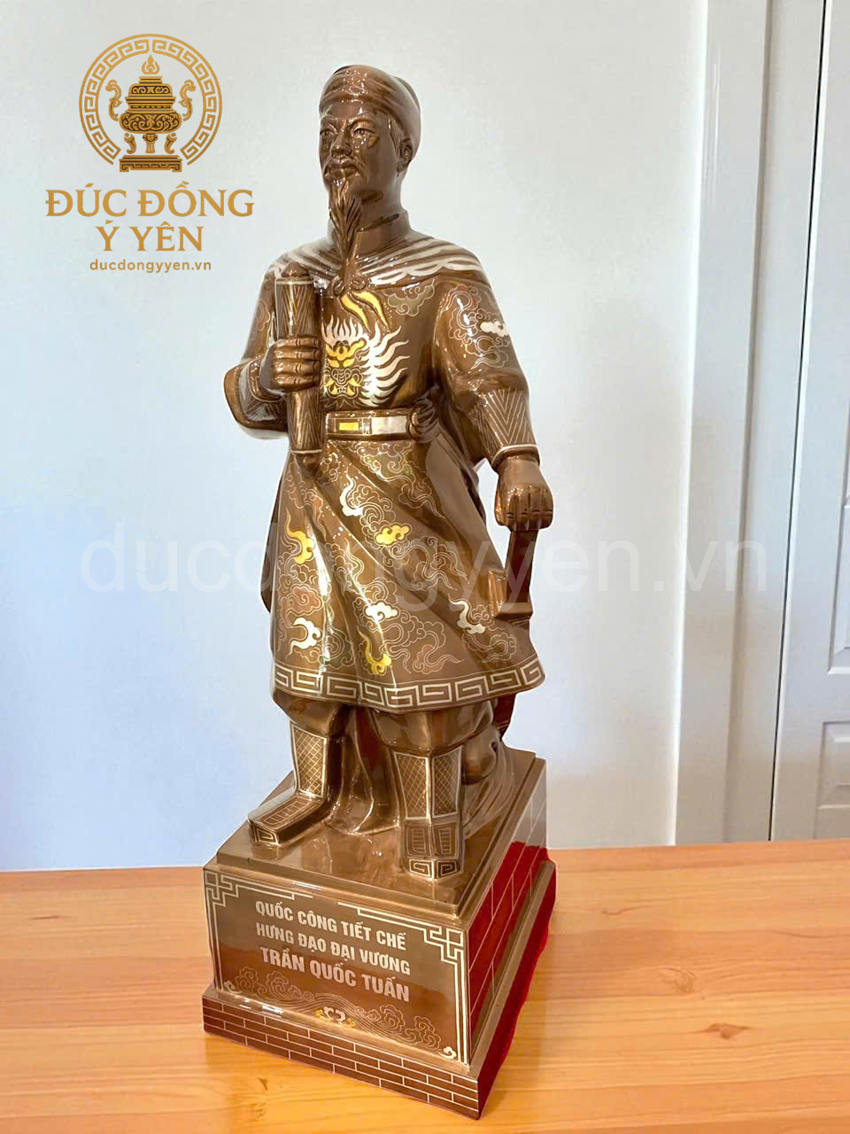 Tượng trần hưng đạo đúc đồng đỏ khảm ngũ sắc _thumbnail_1