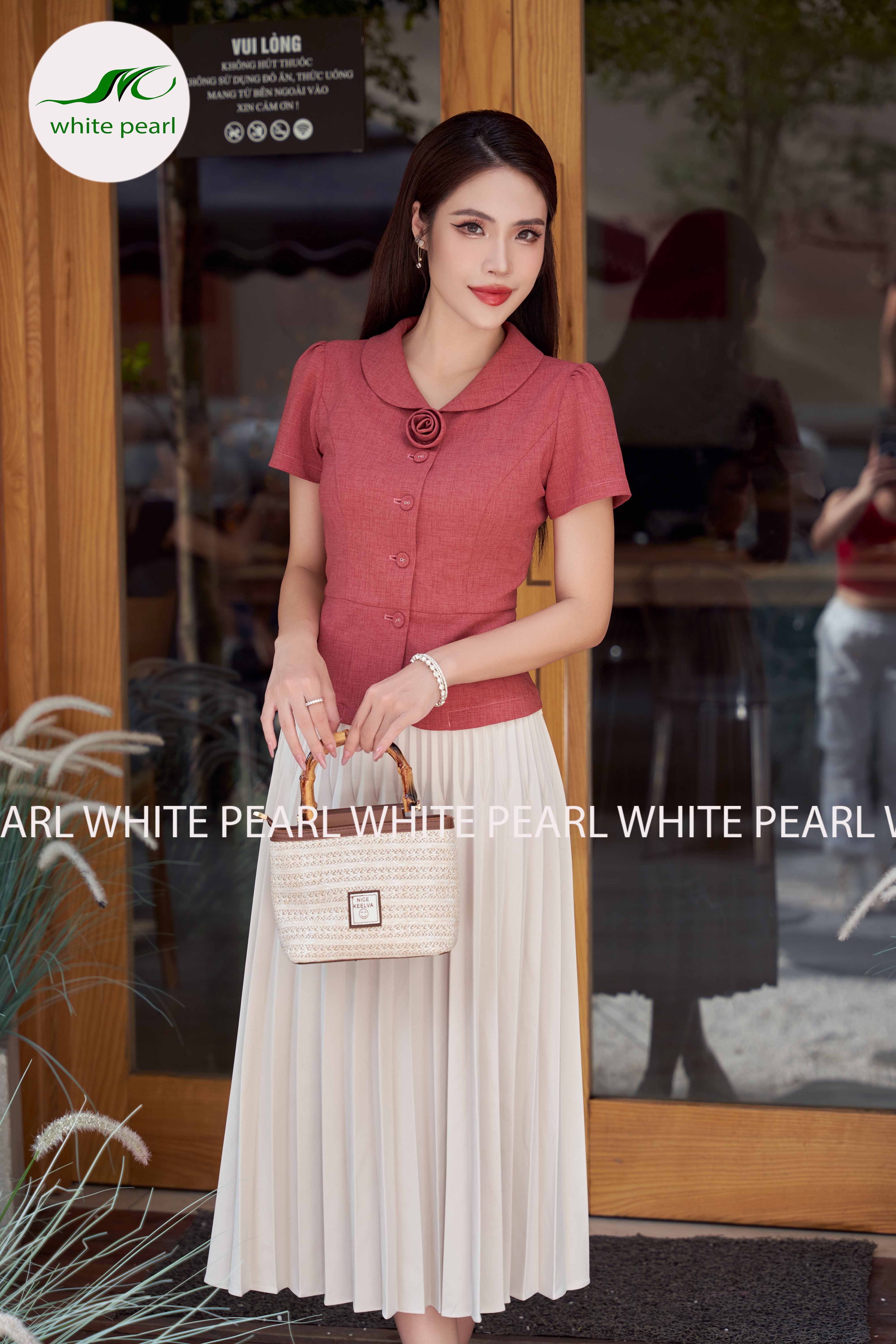 Áo ký giả cổ sam đính hoa màu hồng kết hợp chân váy xòe thời trang công sở White Pearl_thumbnail_4