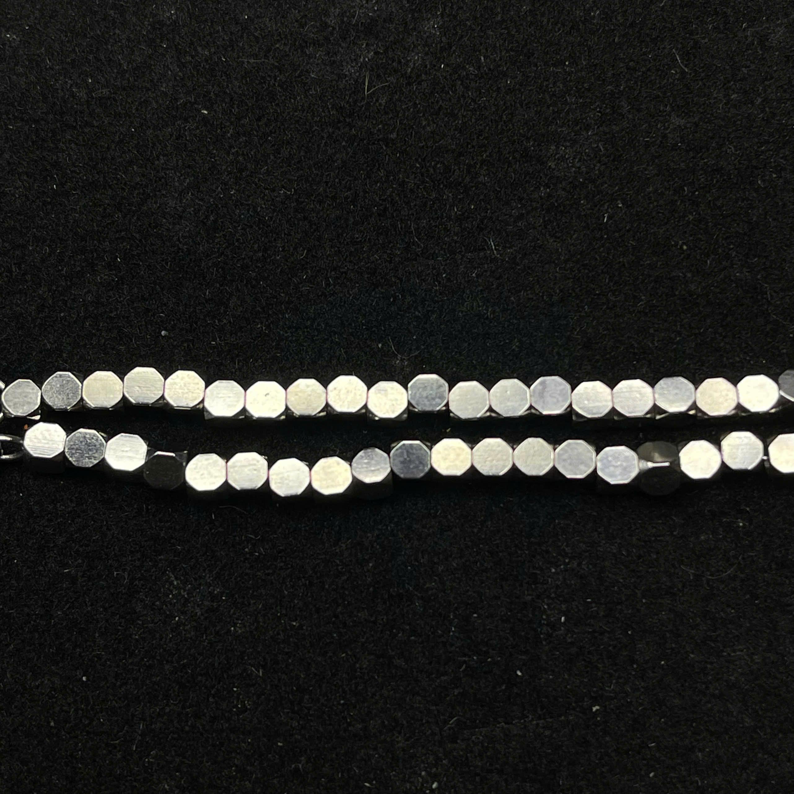 vòng tay titan bạc khối vuông nhỏ._thumbnail_1