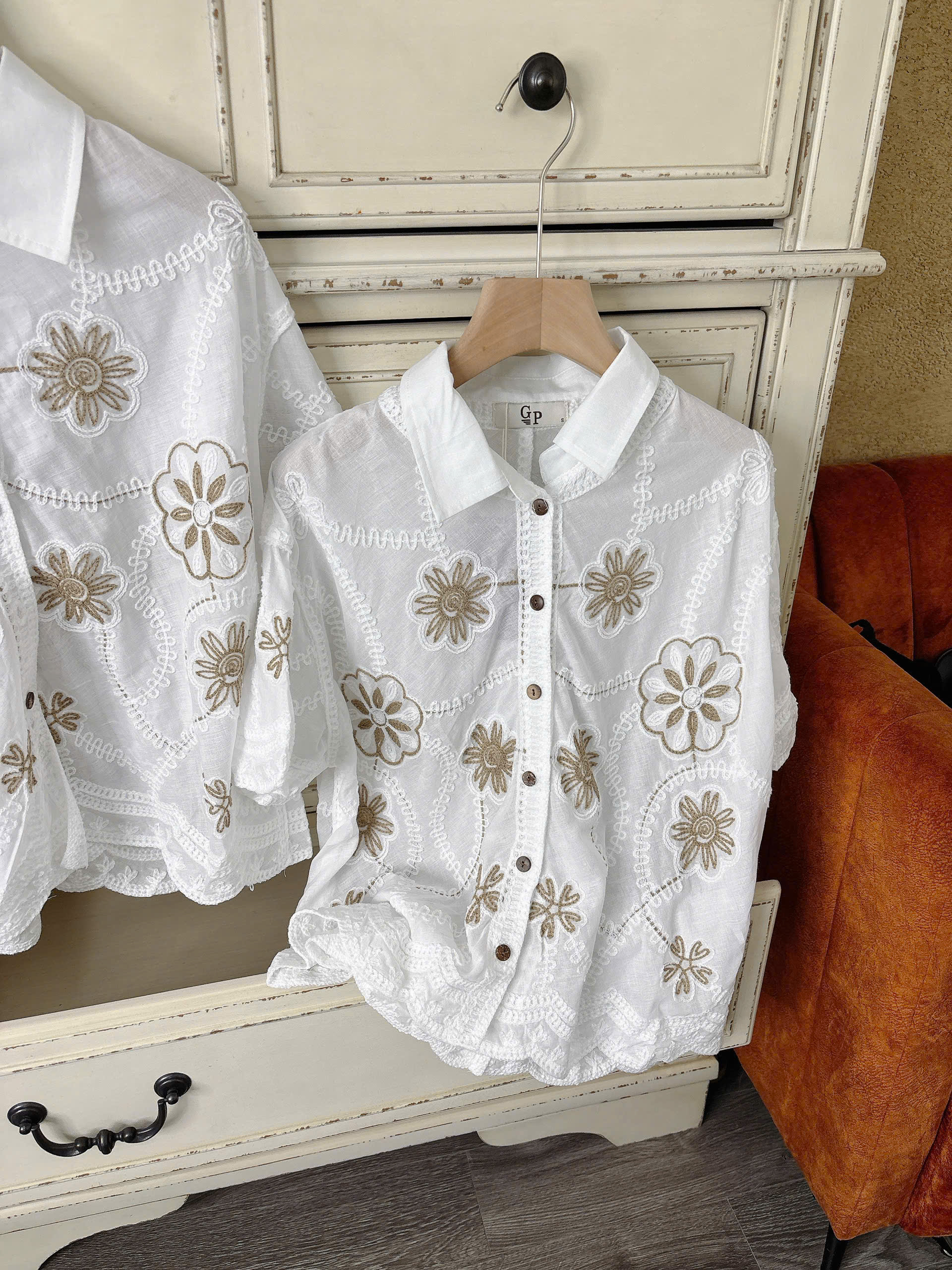 H73 ÁO SOMI TRẮNG THÊU HOA_thumbnail_13